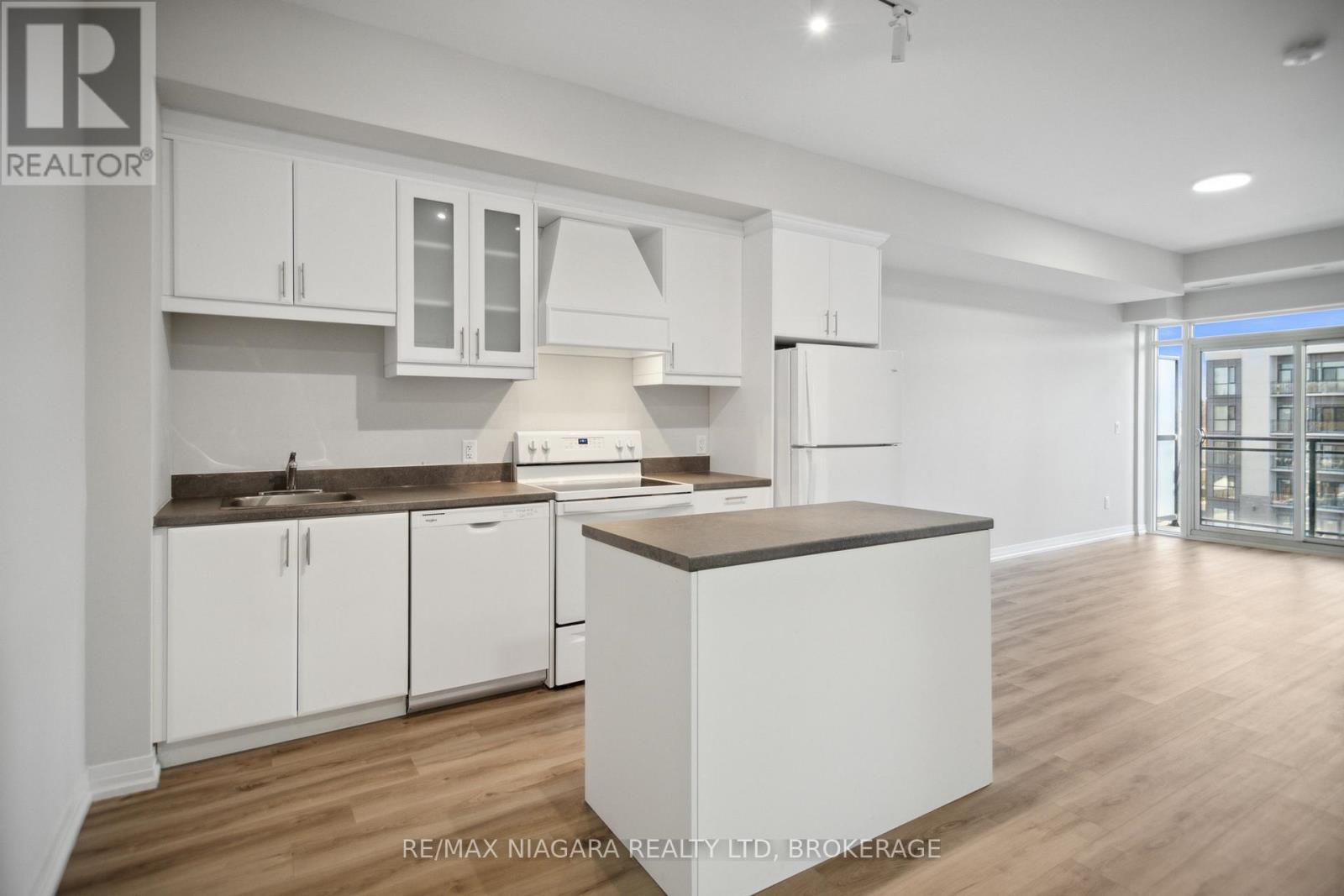 443 - 50 Herrick Avenue, St. Catharines (Oakdale), Ontario  L2P 2S4 - Photo 5 - X12681894