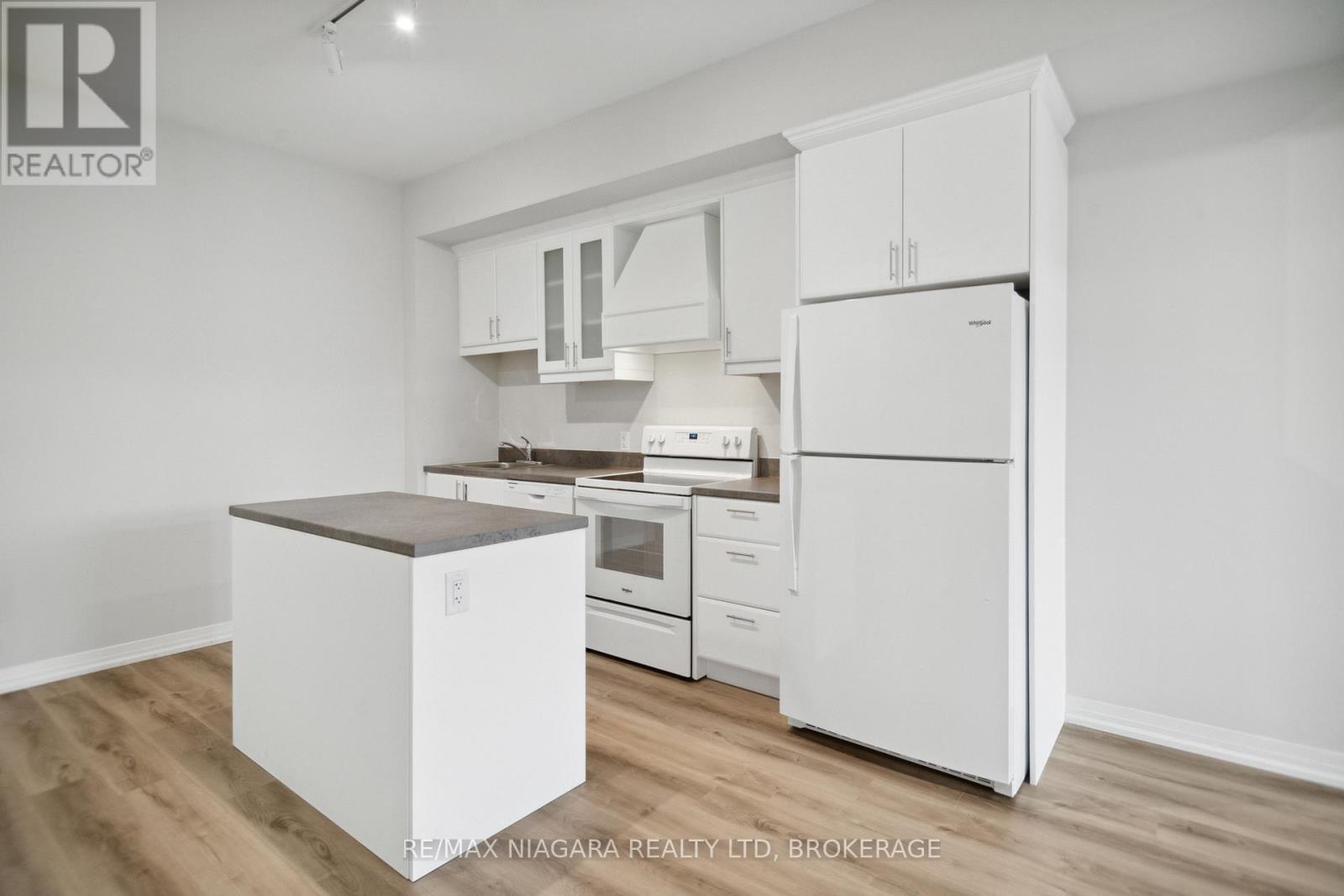 443 - 50 Herrick Avenue, St. Catharines (Oakdale), Ontario  L2P 2S4 - Photo 6 - X12681894