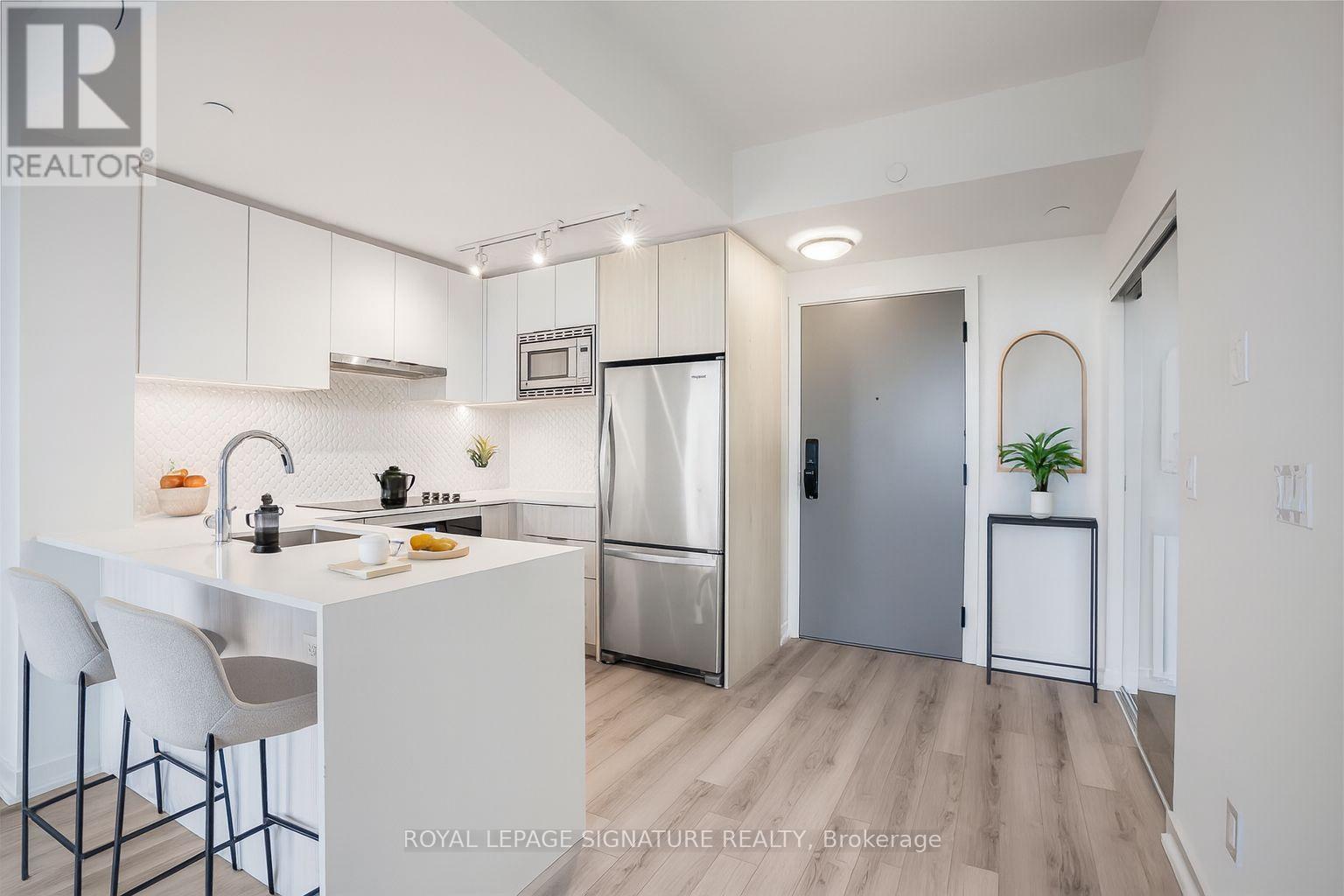 B510 - 3071 Trafalgar Road, Oakville, Ontario  L6H 8C6 - Photo 2 - W12679944