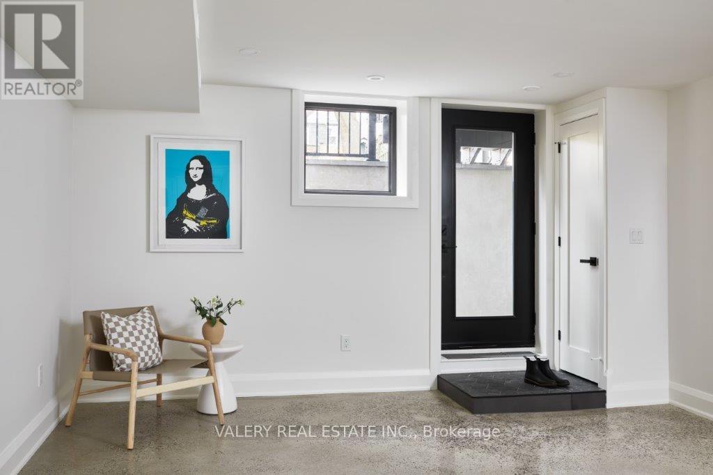 Lower - 31 Roslin Avenue, Toronto, Ontario M4N 1Y8 - Photo 3 - C12681748