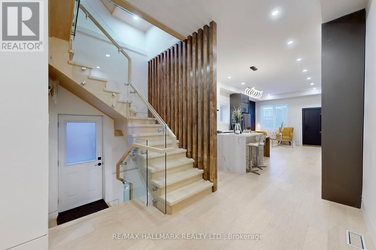 16 Mulberry Crescent, Toronto, Ontario  M6C 1N5 - Photo 12 - C12681758