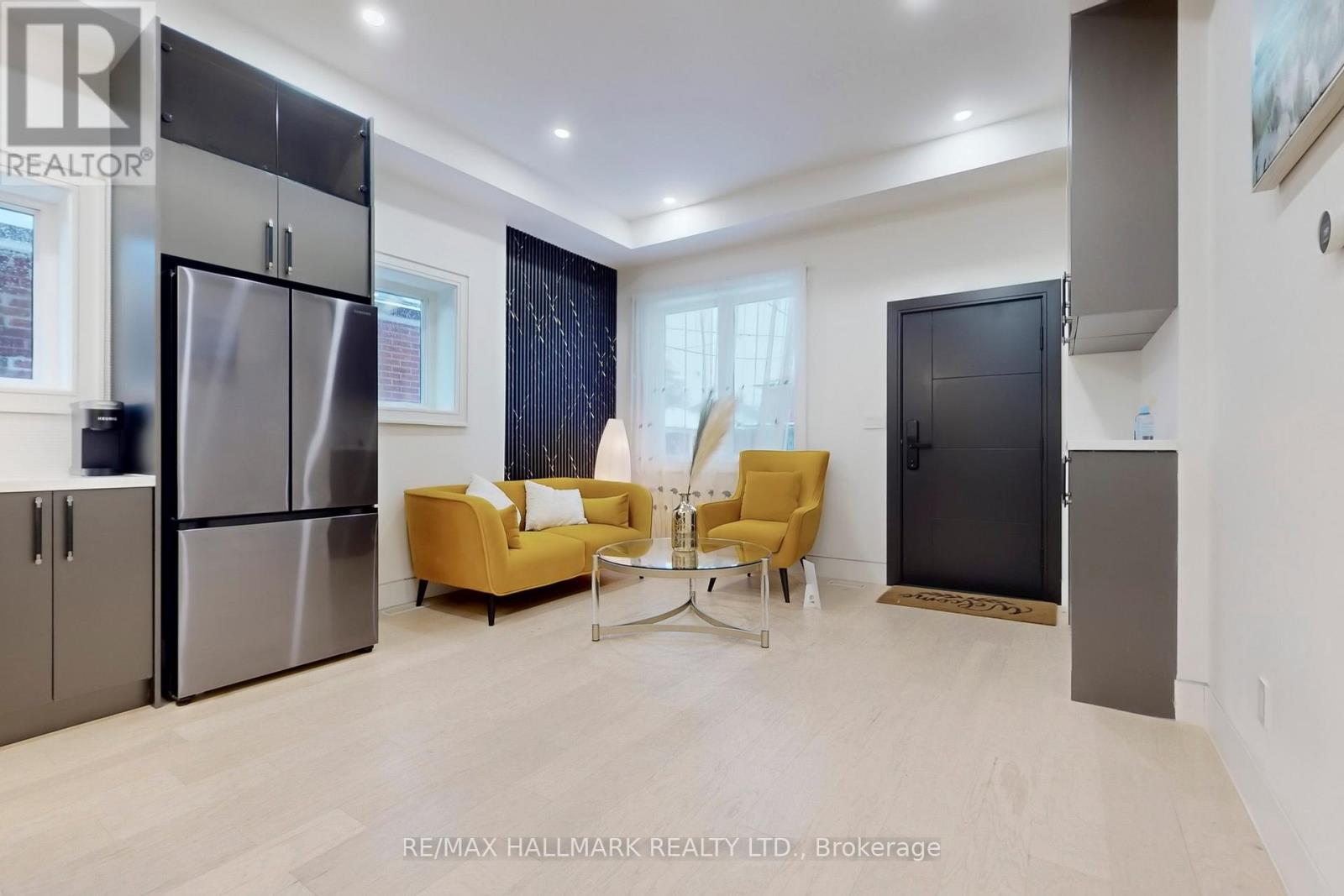 16 Mulberry Crescent, Toronto, Ontario  M6C 1N5 - Photo 2 - C12681758