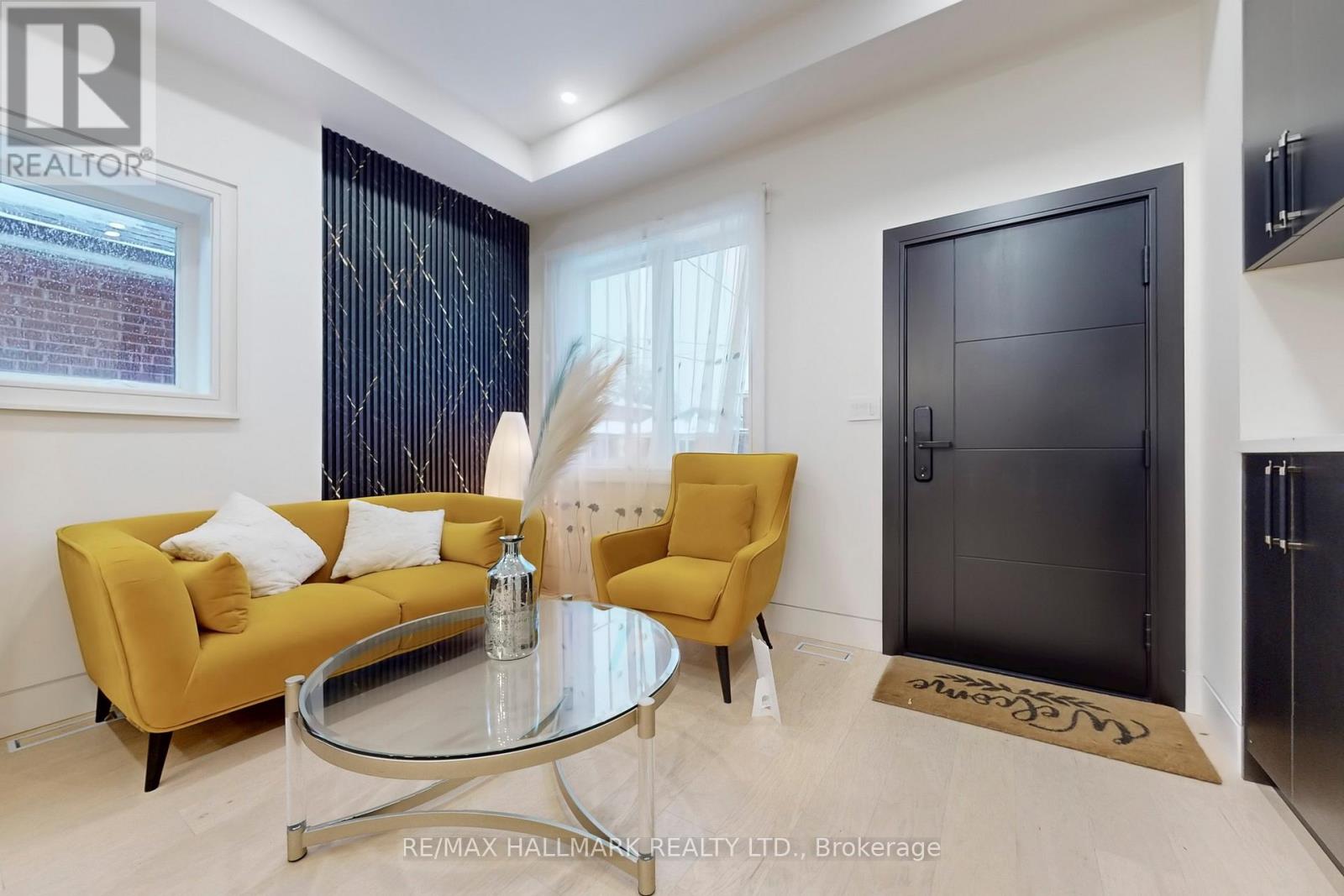 16 Mulberry Crescent, Toronto, Ontario  M6C 1N5 - Photo 3 - C12681758