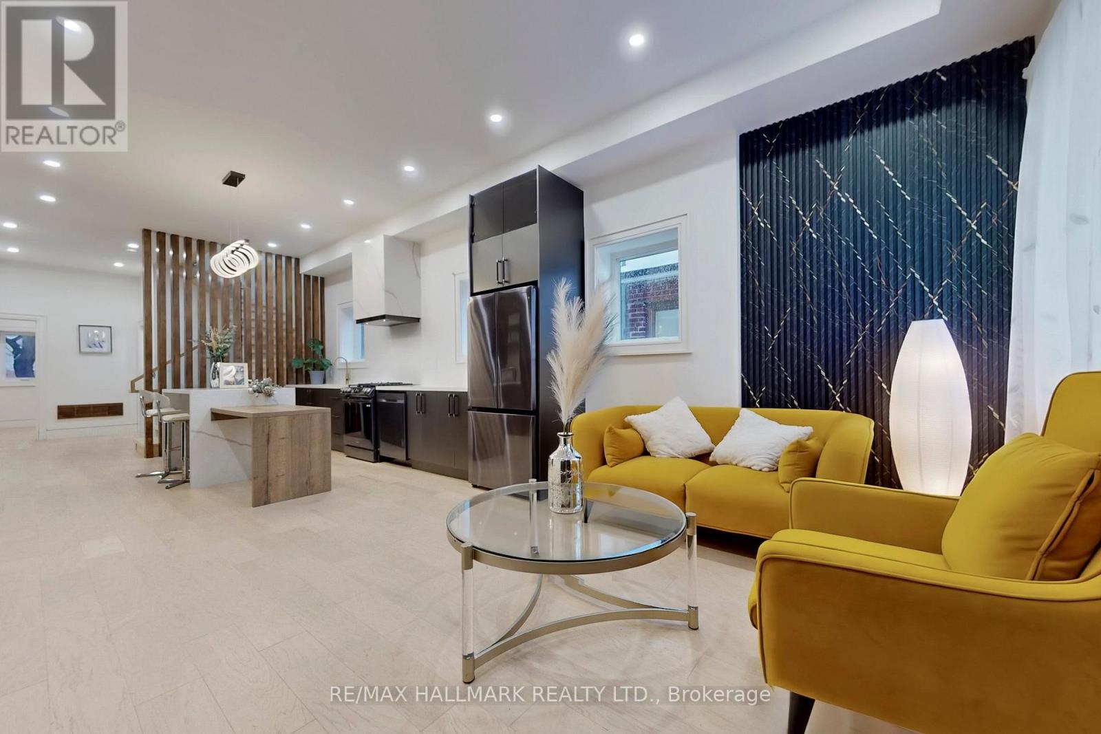 16 Mulberry Crescent, Toronto, Ontario  M6C 1N5 - Photo 4 - C12681758