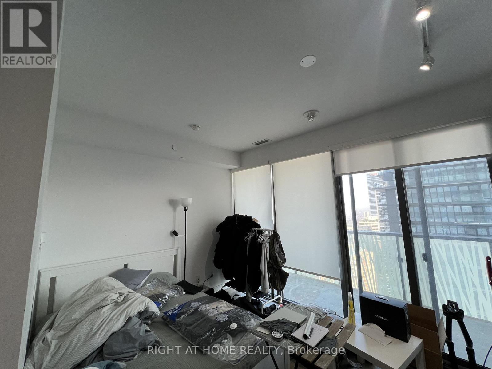 50 Charles Street E, Toronto, Ontario  M4Y 0C3 - Photo 2 - C12681786