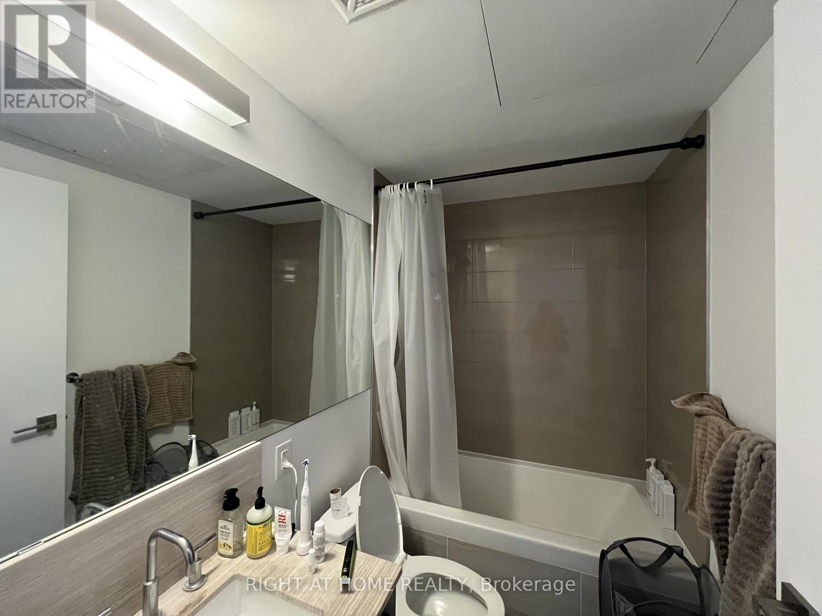 50 Charles Street E, Toronto, Ontario  M4Y 0C3 - Photo 5 - C12681786