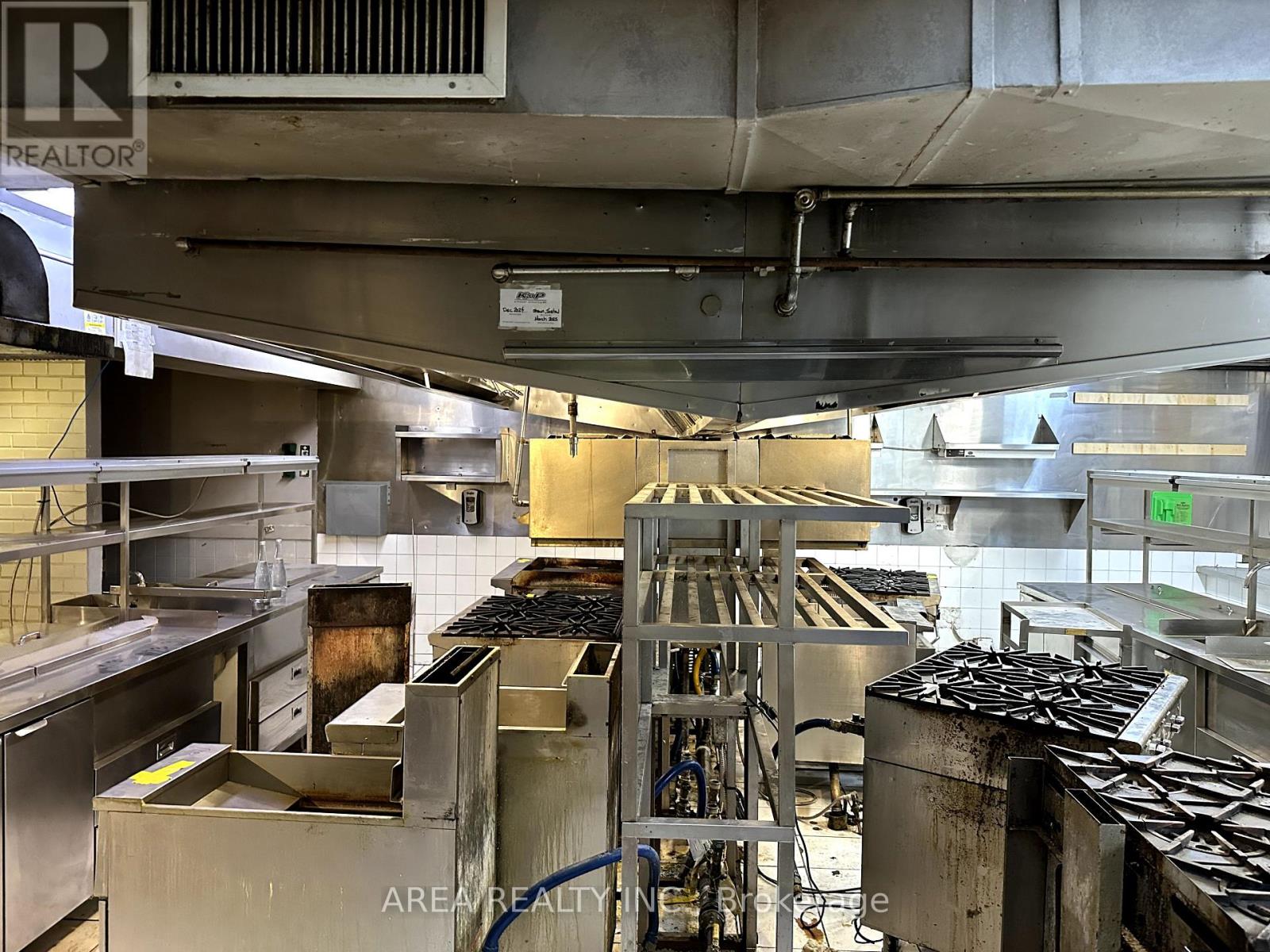 2472 Yonge Street, Toronto, Ontario  M4P 2H5 - Photo 5 - C12681862