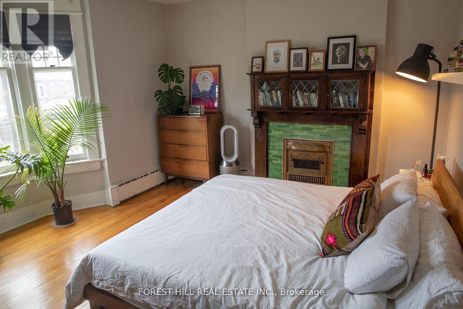 Upper - 338 St Clarens Avenue, Toronto, Ontario  M6H 3W3 - Photo 11 - C12681874