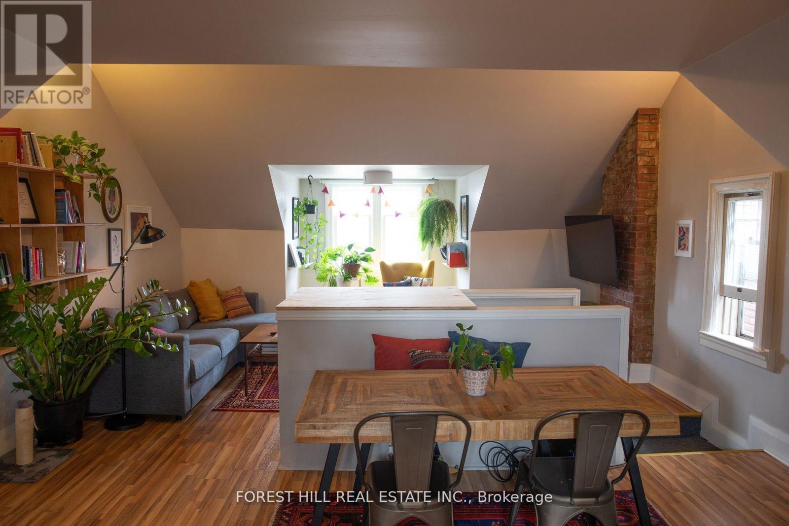 Upper - 338 St Clarens Avenue, Toronto, Ontario  M6H 3W3 - Photo 13 - C12681874