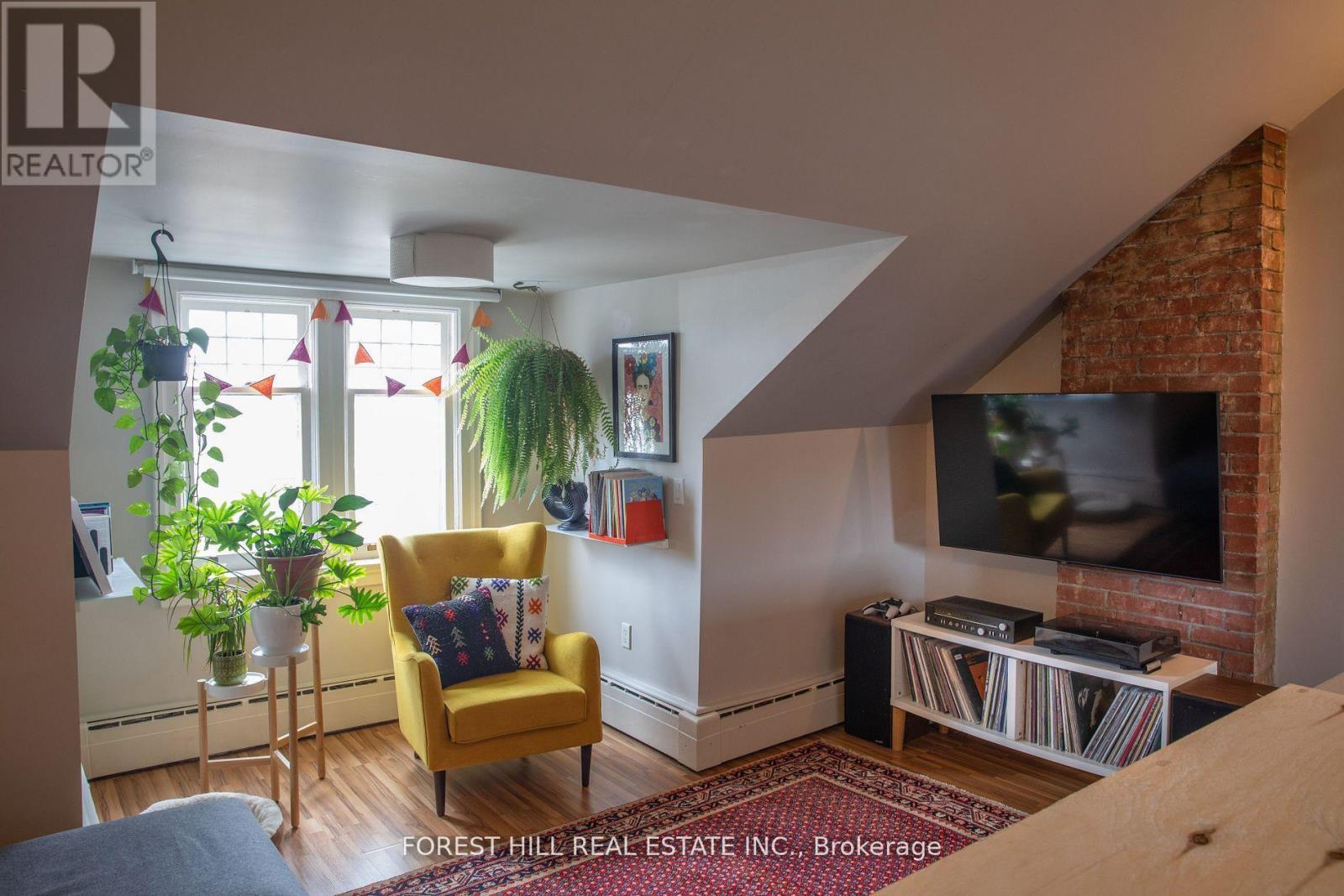 Upper - 338 St Clarens Avenue, Toronto, Ontario  M6H 3W3 - Photo 14 - C12681874