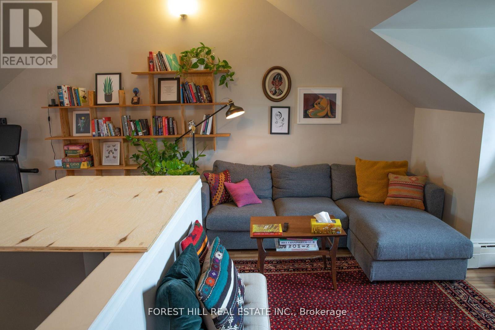 Upper - 338 St Clarens Avenue, Toronto, Ontario  M6H 3W3 - Photo 15 - C12681874