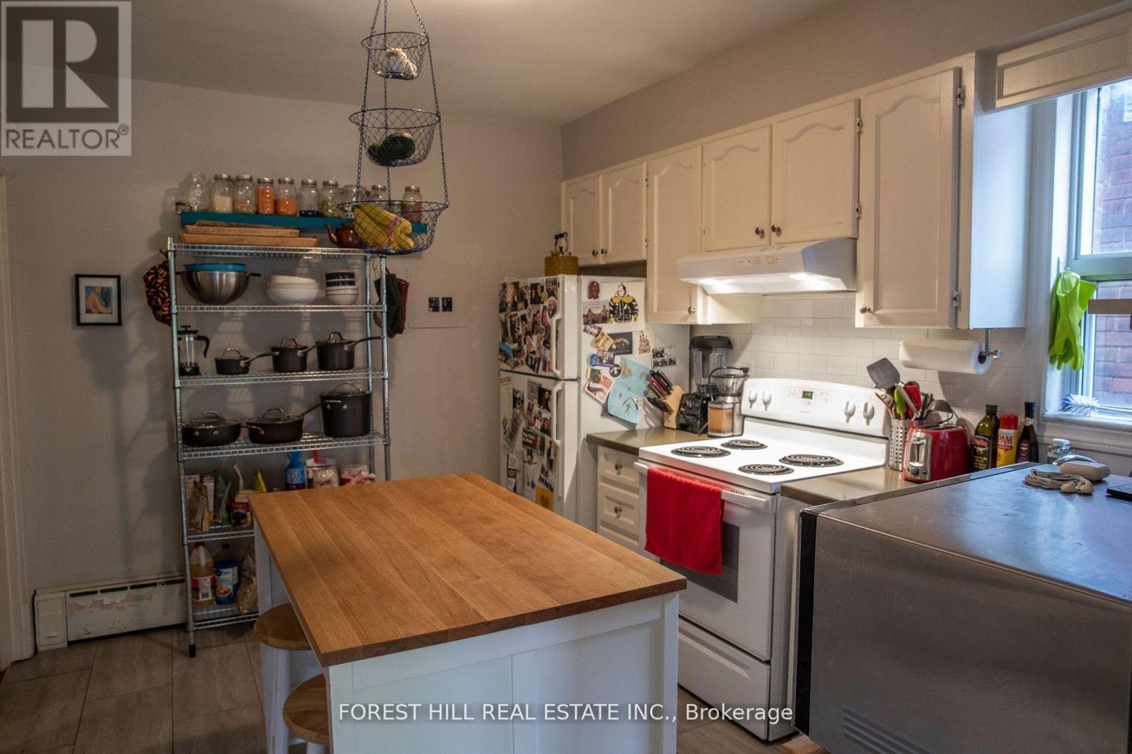 Upper - 338 St Clarens Avenue, Toronto, Ontario  M6H 3W3 - Photo 4 - C12681874