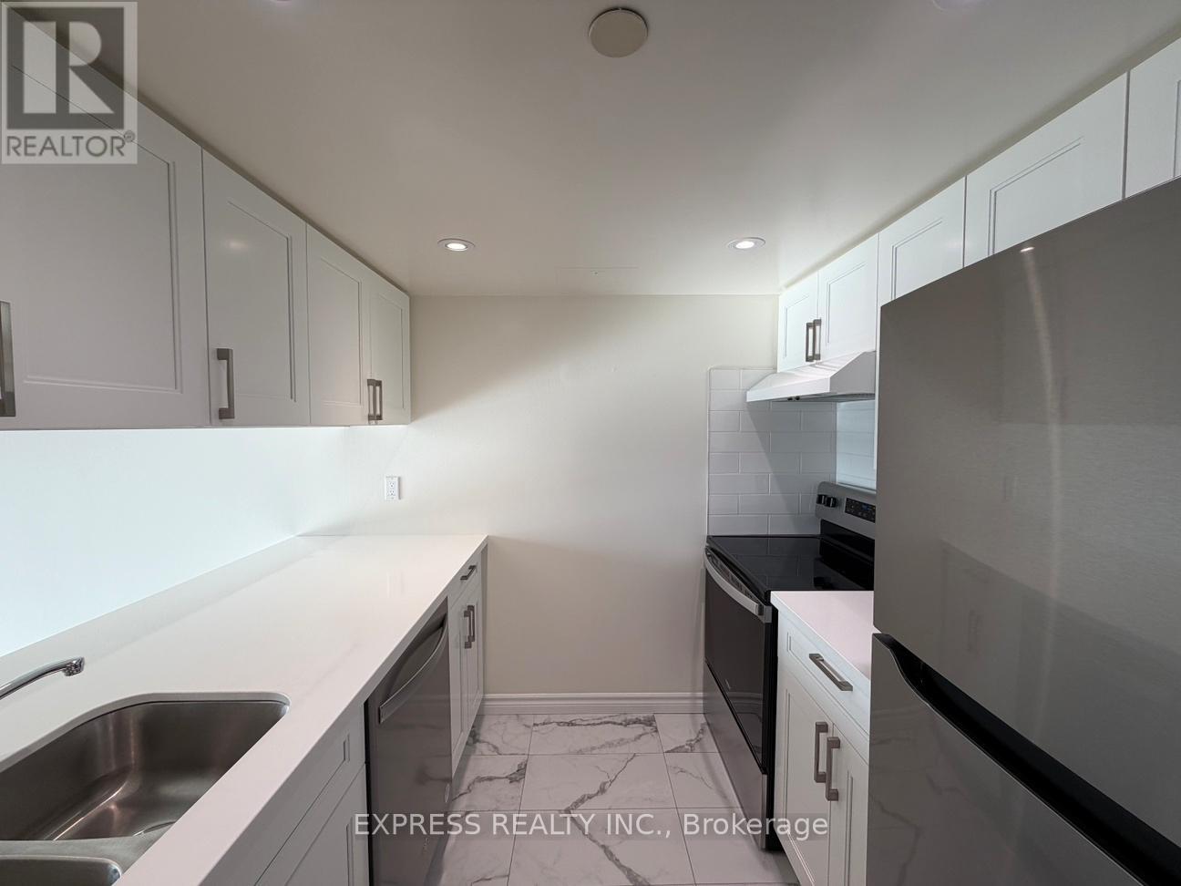 2711 - 38 Elm Street, Toronto, Ontario  M5G 2K5 - Photo 2 - C12681918