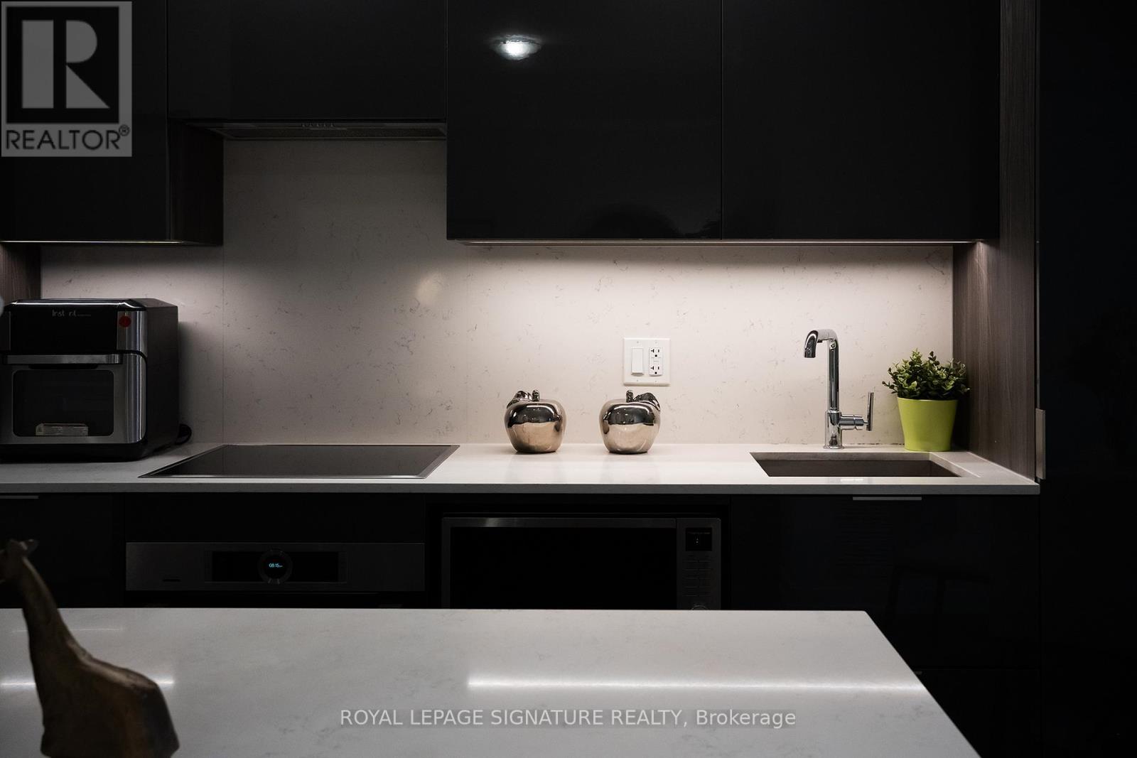 2410 - 28 Freeland Street, Toronto, Ontario  M5E 0E3 - Photo 18 - C12681922