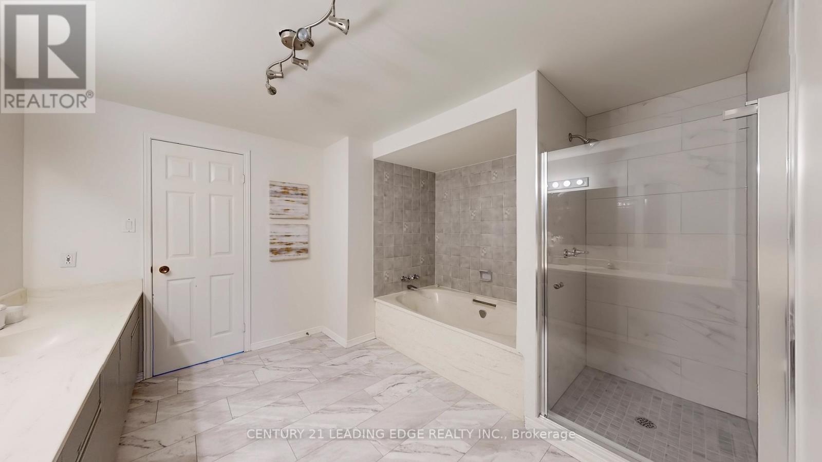 692 Amaretto Avenue, Pickering, Ontario L1X 1L6 - Photo 22 - E12681716