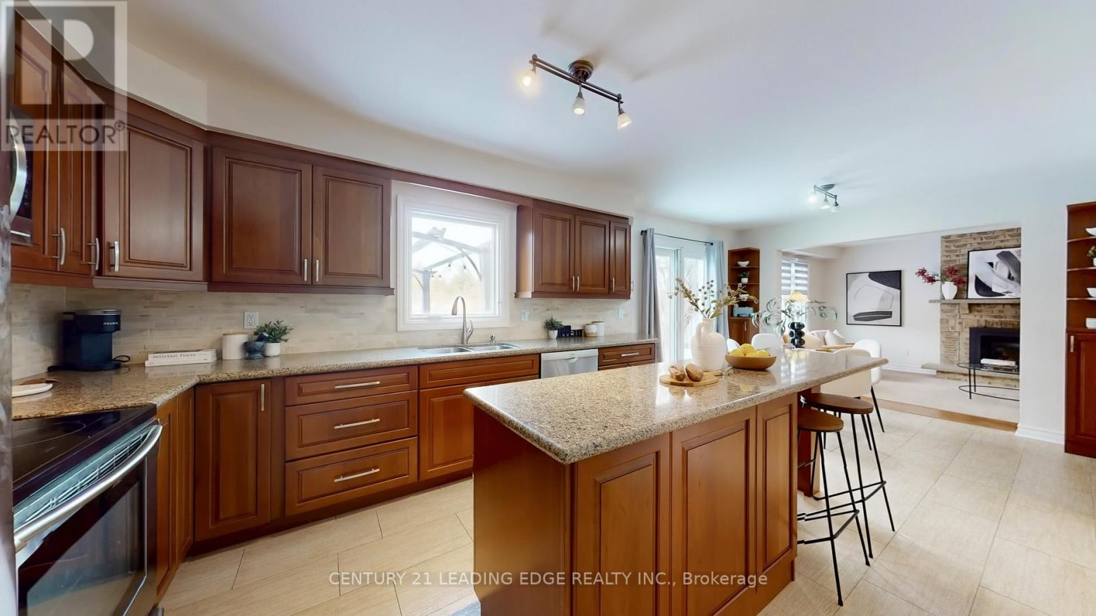 692 Amaretto Avenue, Pickering, Ontario L1X 1L6 - Photo 4 - E12681716