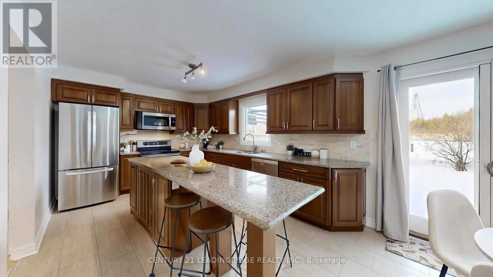 692 Amaretto Avenue, Pickering, Ontario L1X 1L6 - Photo 5 - E12681716