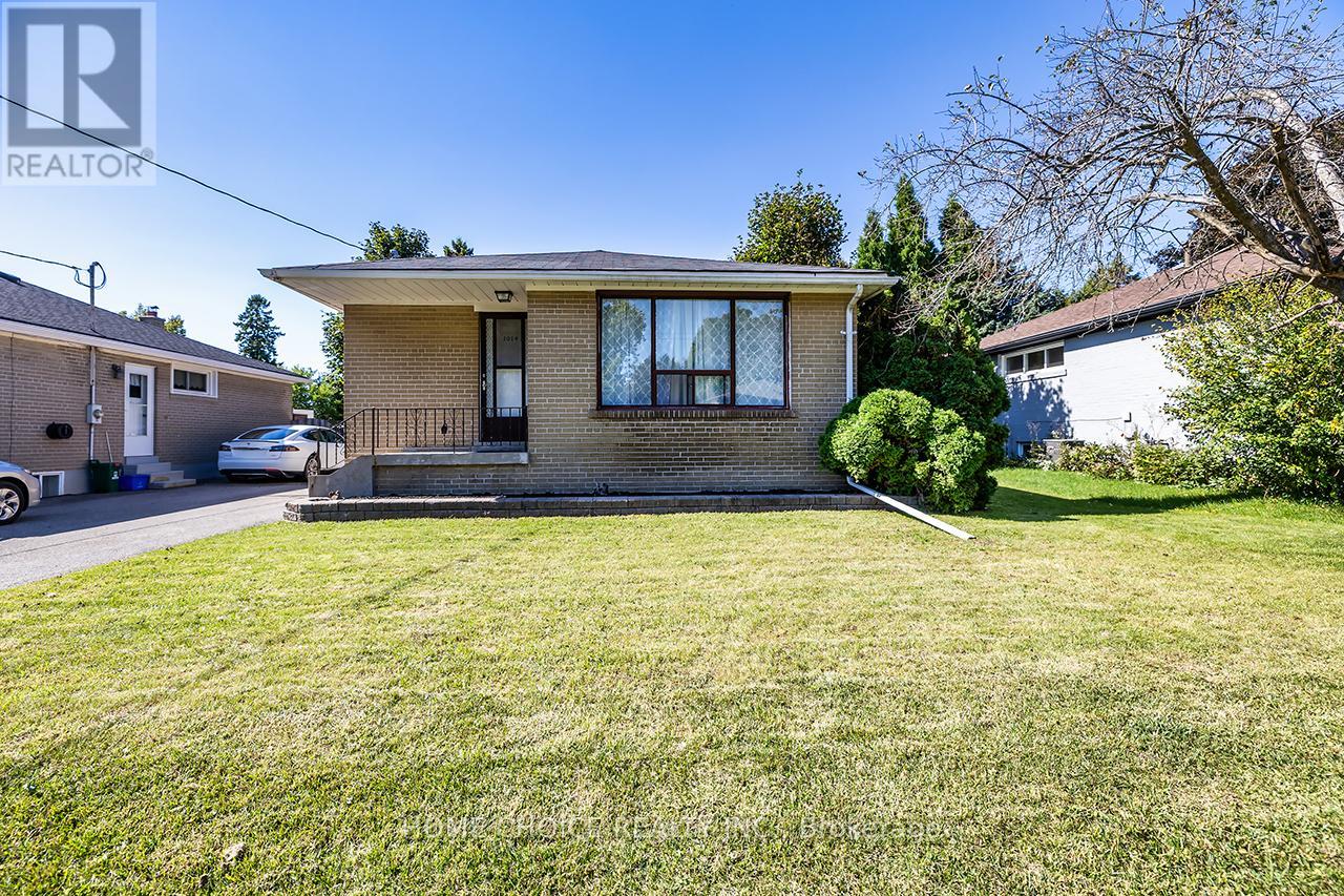 1014 Centre Street N, Whitby, Ontario  L1N 4V3 - Photo 2 - E12681728