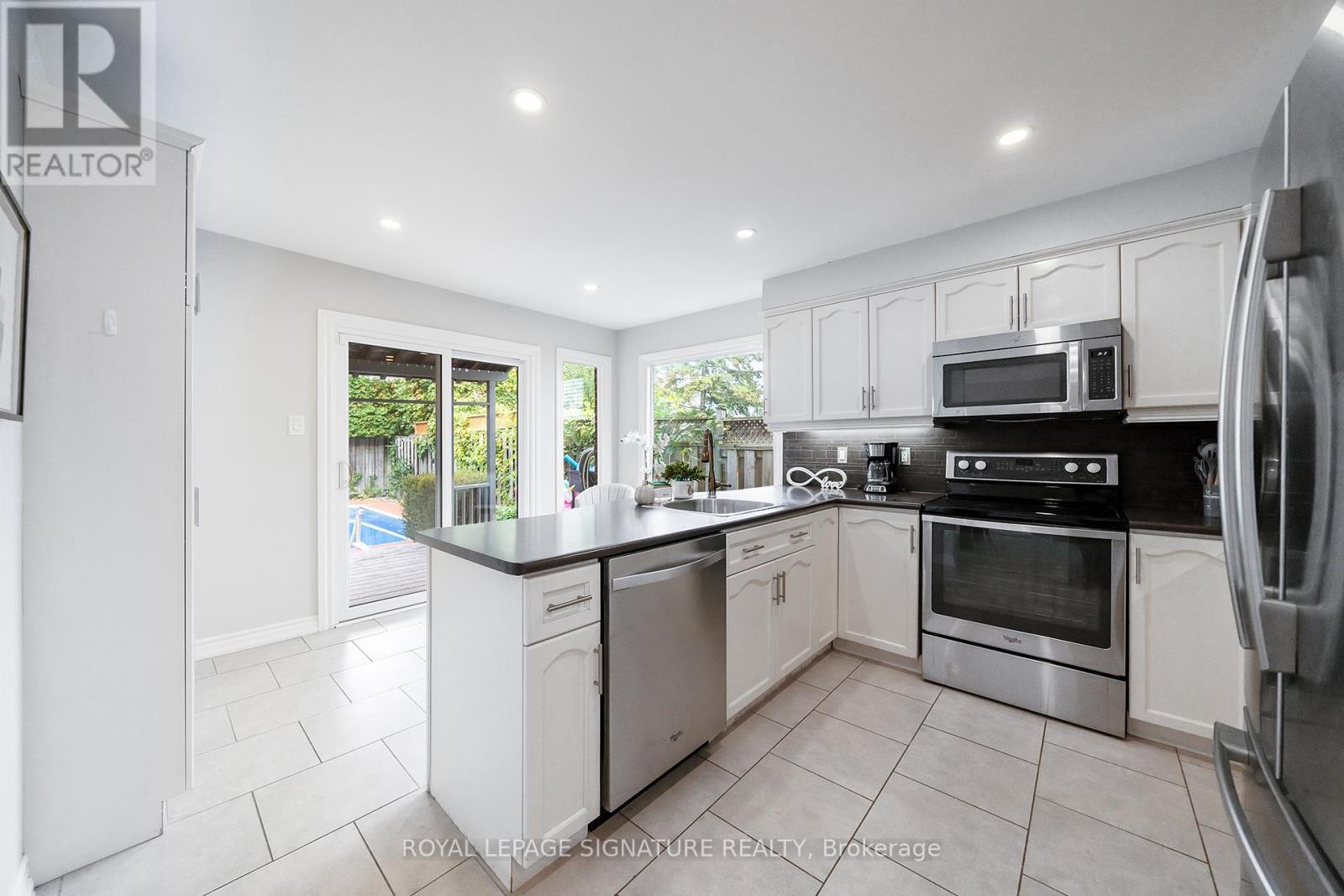 1239 Barnwood Square, Pickering, Ontario  L1X 1C6 - Photo 16 - E12681924