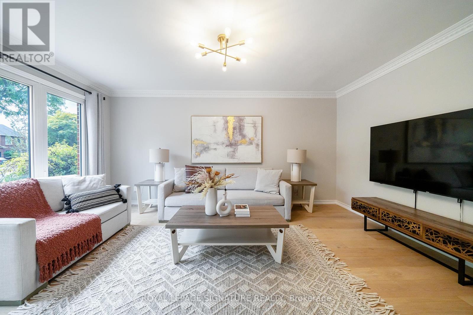 1239 Barnwood Square, Pickering, Ontario  L1X 1C6 - Photo 3 - E12681924