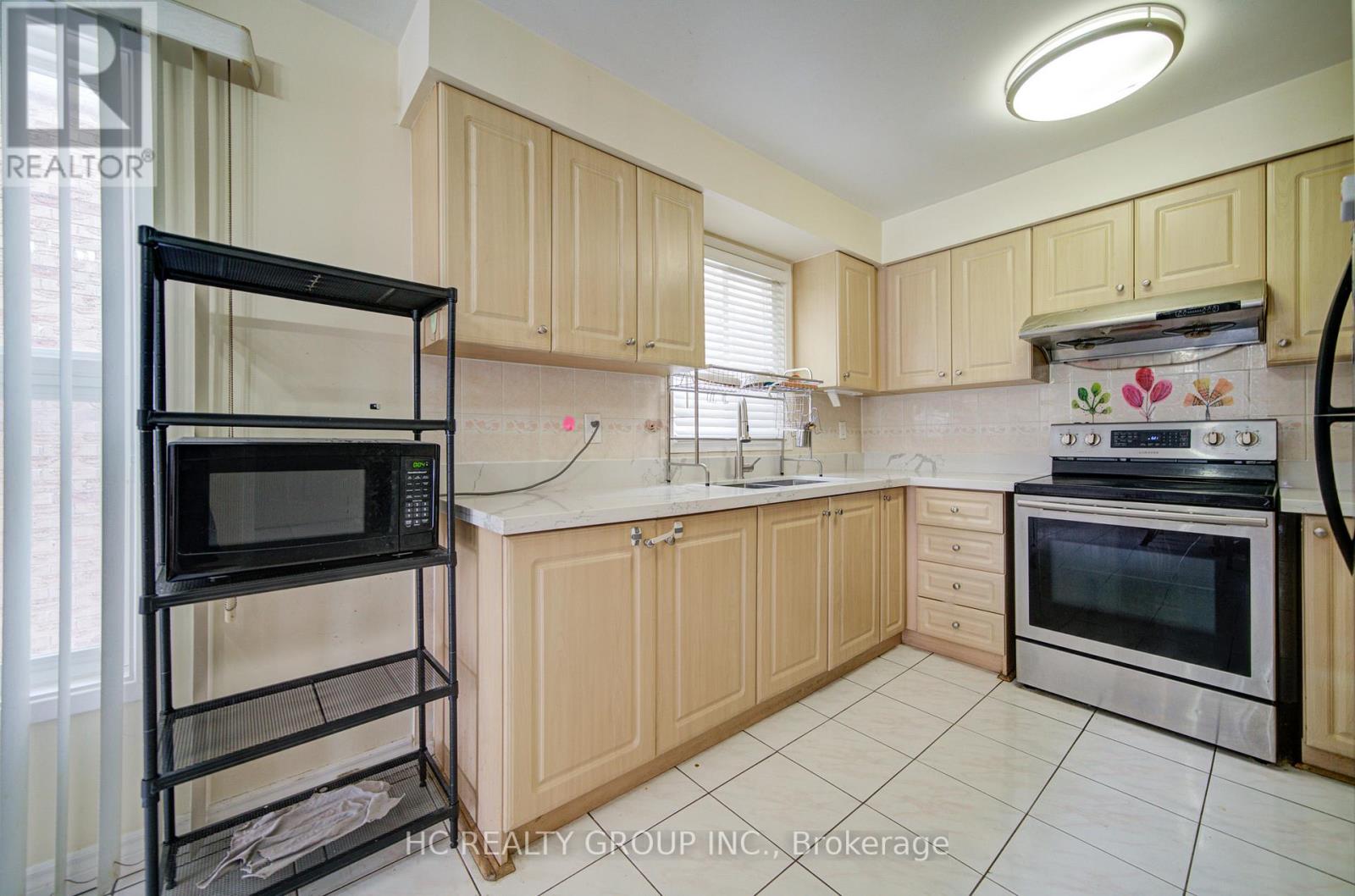 50 Lavron Court, Markham, Ontario  L3S 2P1 - Photo 10 - N12681712