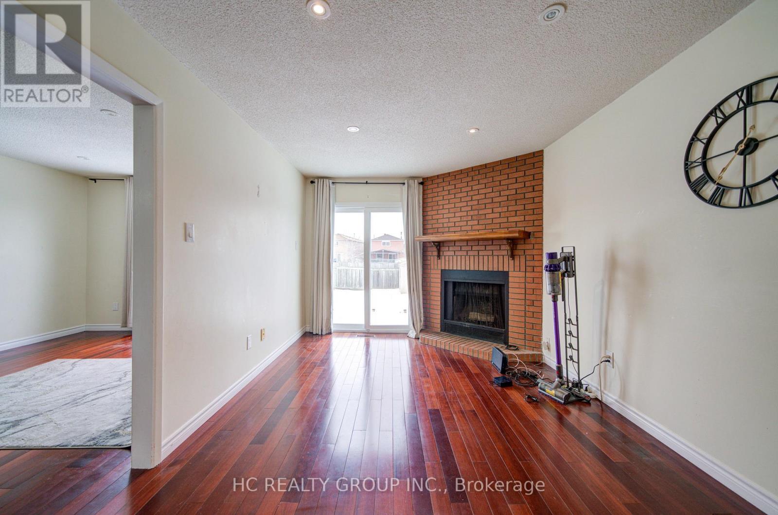 50 Lavron Court, Markham, Ontario  L3S 2P1 - Photo 11 - N12681712