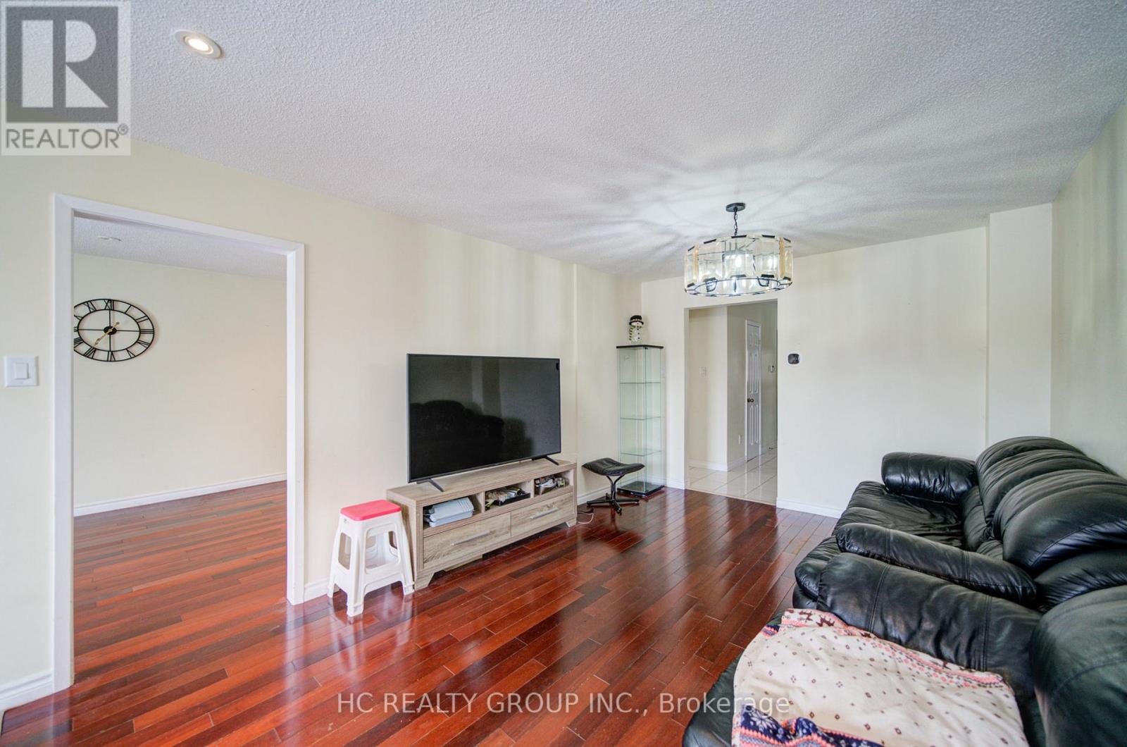 50 Lavron Court, Markham, Ontario  L3S 2P1 - Photo 13 - N12681712