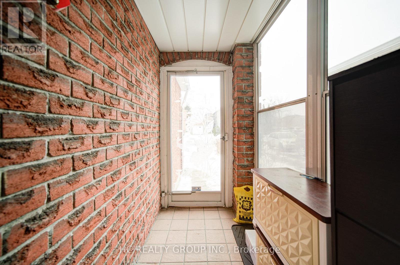 50 Lavron Court, Markham, Ontario  L3S 2P1 - Photo 3 - N12681712