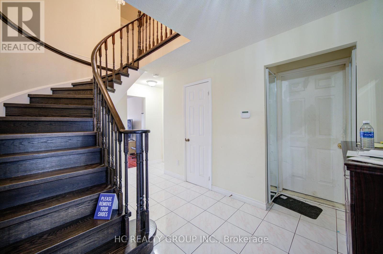 50 Lavron Court, Markham, Ontario  L3S 2P1 - Photo 4 - N12681712