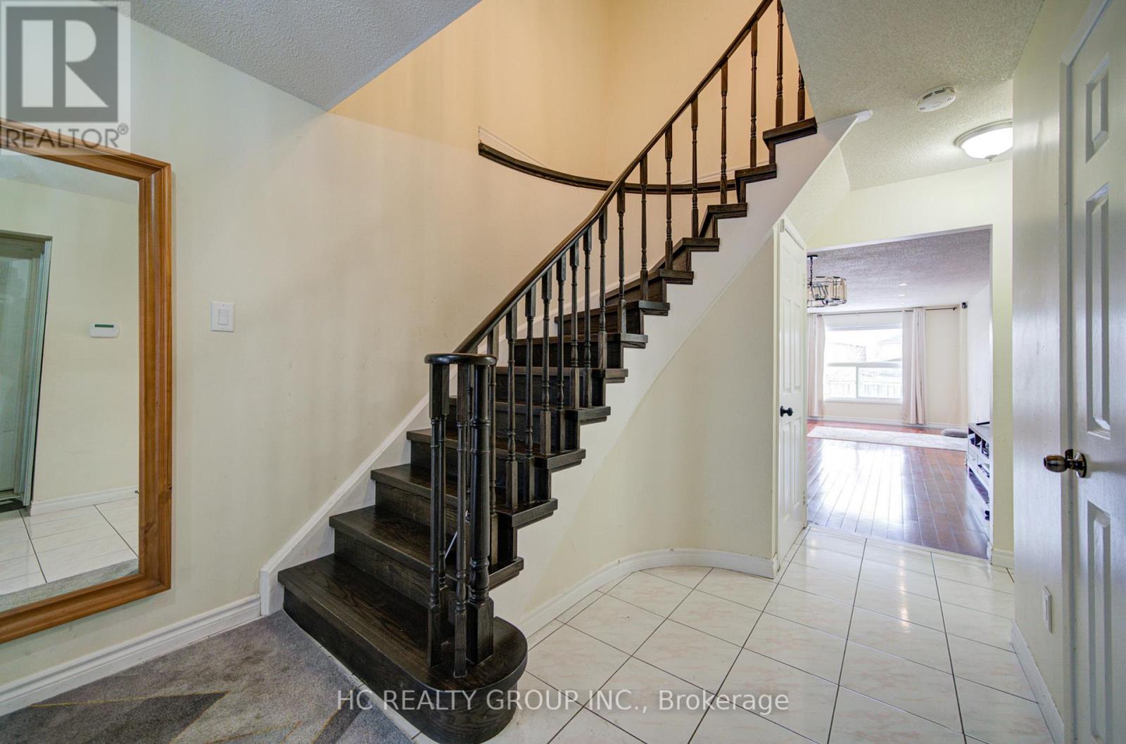 50 Lavron Court, Markham, Ontario  L3S 2P1 - Photo 5 - N12681712