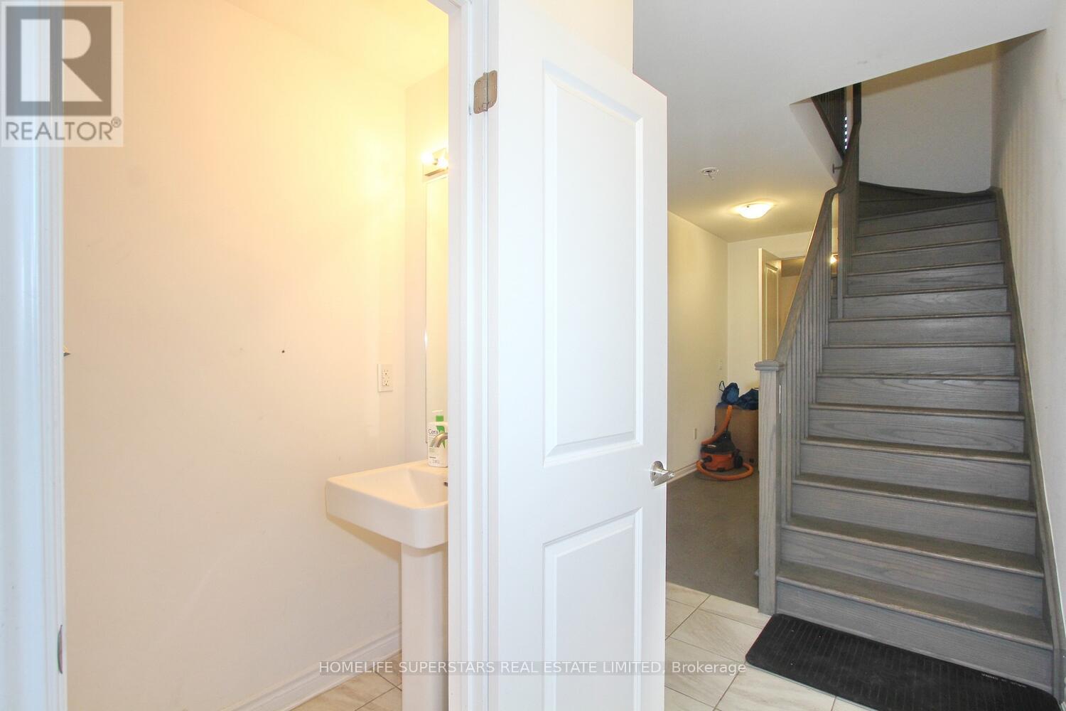 72 Wascana Road, Vaughan, Ontario  L4H 5G9 - Photo 4 - N12681808