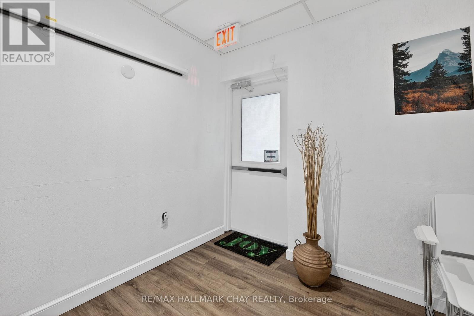 227 Eagle Street, Newmarket, Ontario  L3Y 1J8 - Photo 2 - N12681858