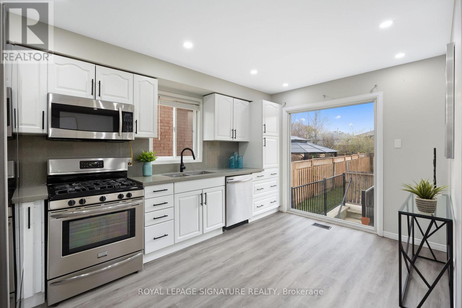 124 Laidlaw Drive, Barrie (West Bayfield), Ontario  L4N 7R9 - Photo 9 - S12681780