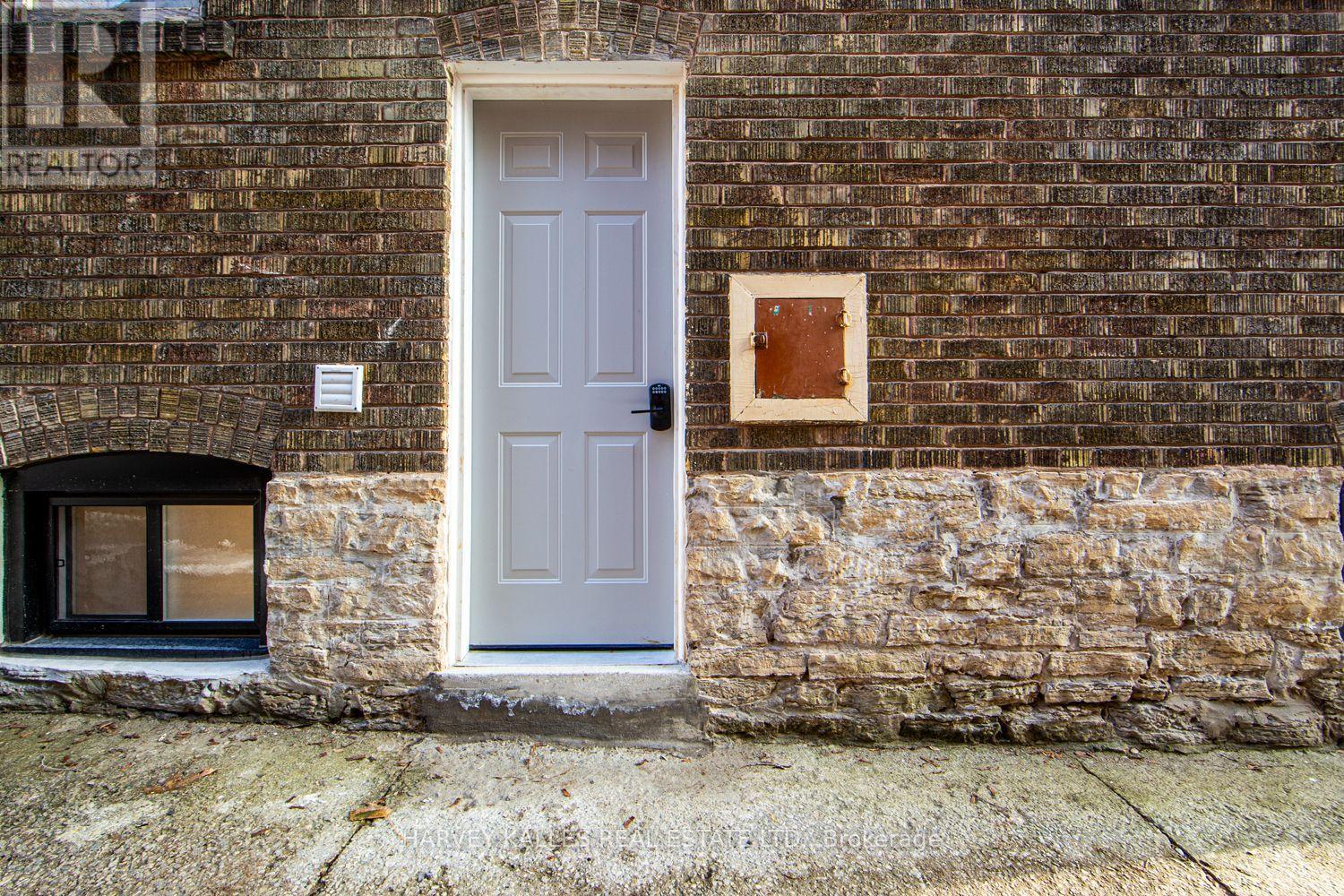 Basement - 33 Parkview Gardens, Toronto, Ontario  M6P 2W1 - Photo 3 - W12681756