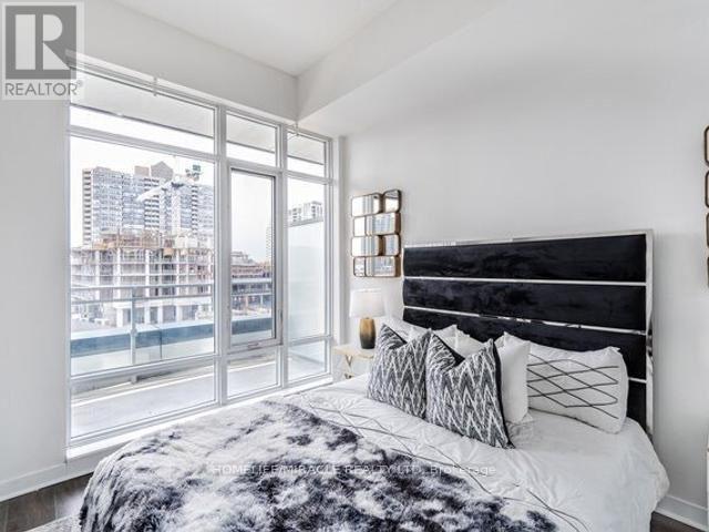 504 - 360 Square One Drive, Mississauga, Ontario  L5B 0G7 - Photo 10 - W12681886