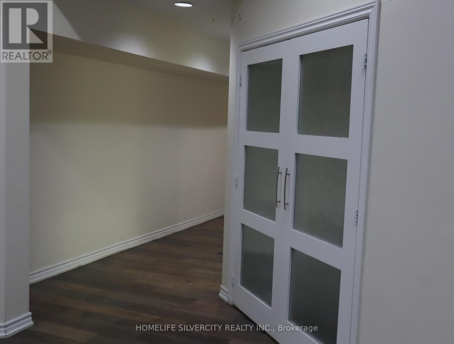 7461 Pacific Circle, Mississauga, Ontario  L5T 2A4 - Photo 4 - W12681902