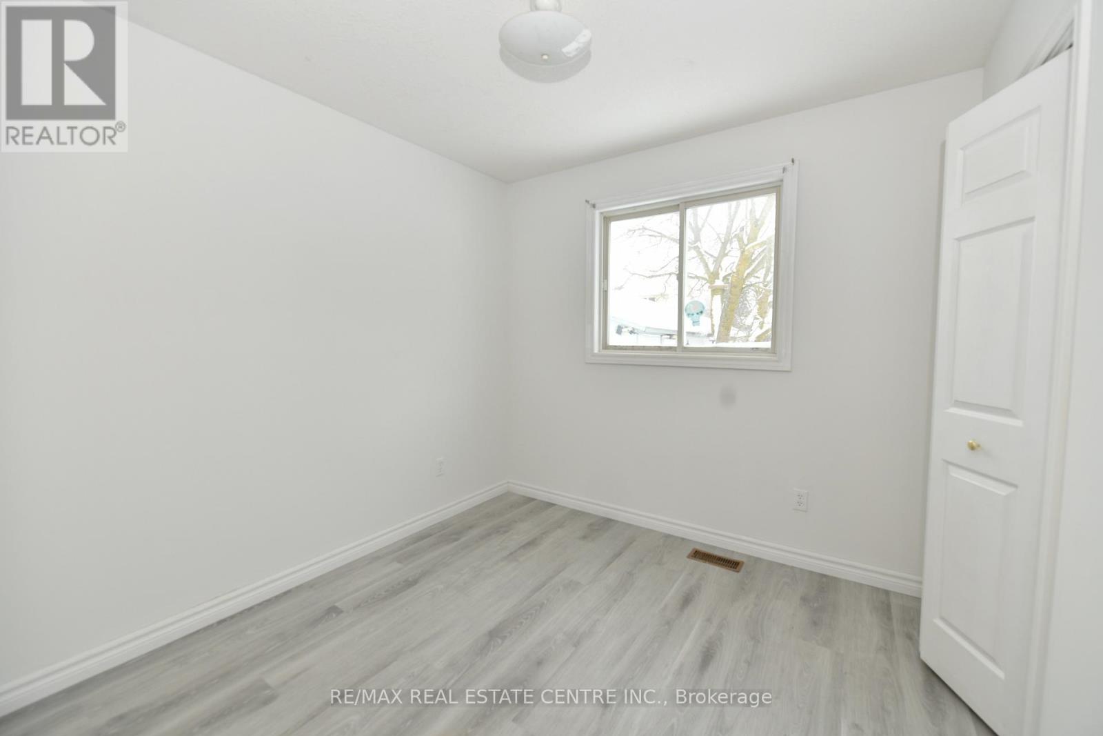 115 Miller Crescent, Minto, Ontario  N0G 2P0 - Photo 10 - X12681772