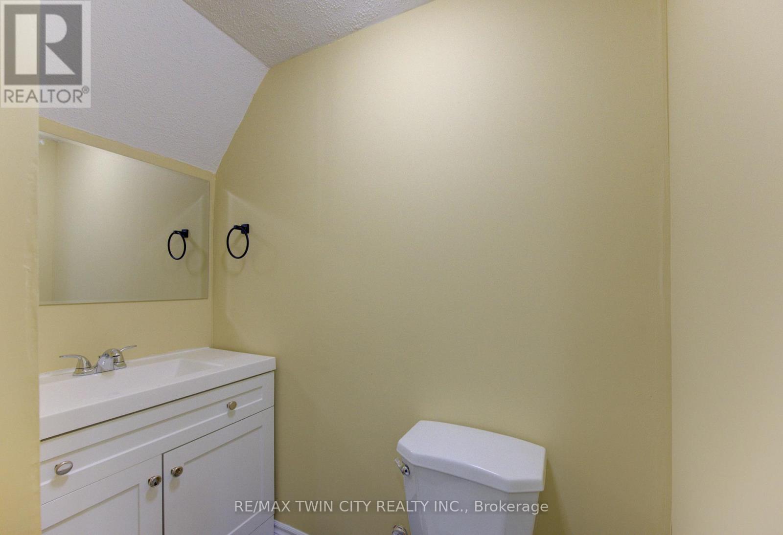 40 Red Clover Crescent S, Kitchener, Ontario  N2E 4G8 - Photo 23 - X12681830