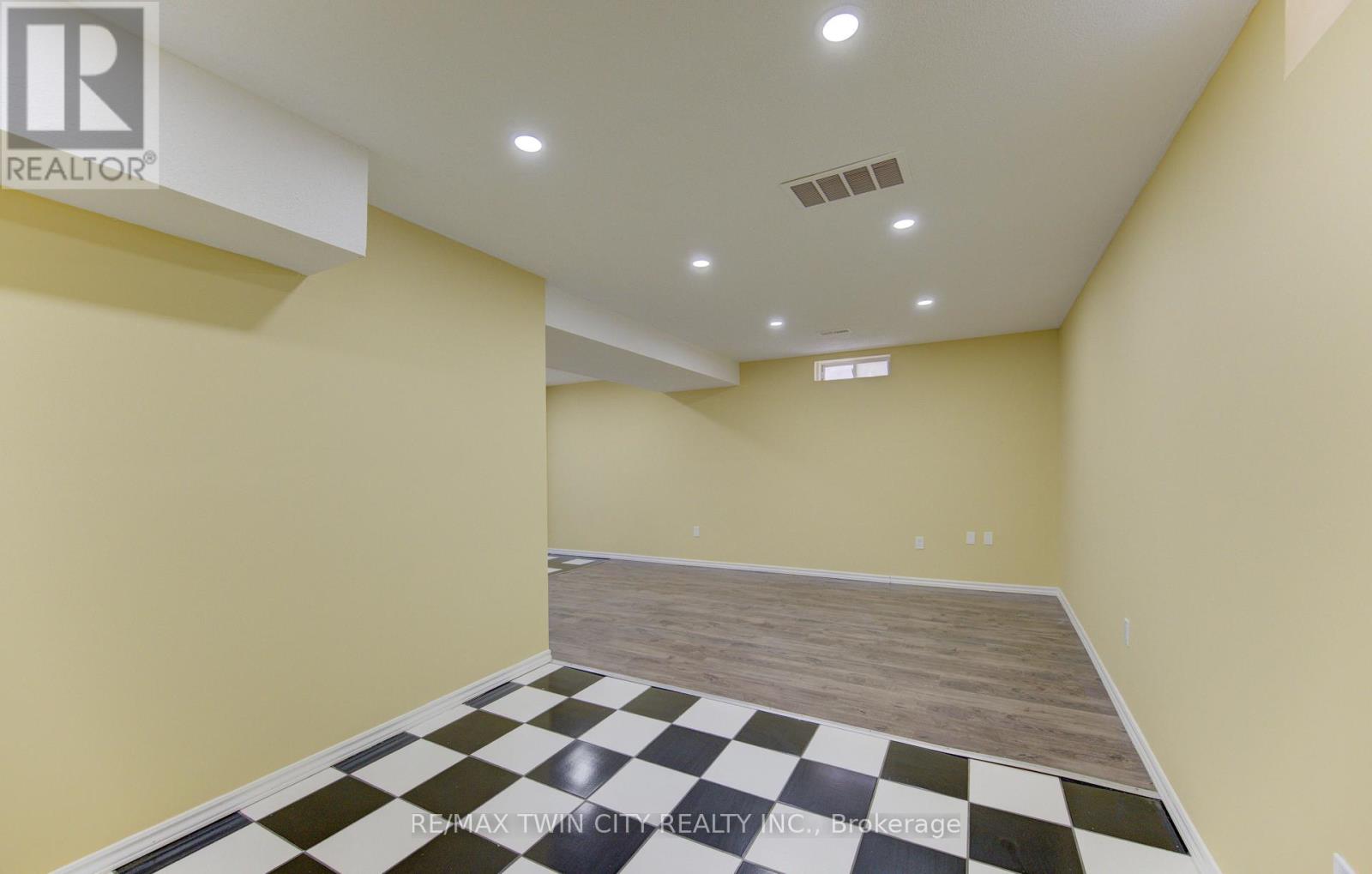 40 Red Clover Crescent S, Kitchener, Ontario  N2E 4G8 - Photo 24 - X12681830