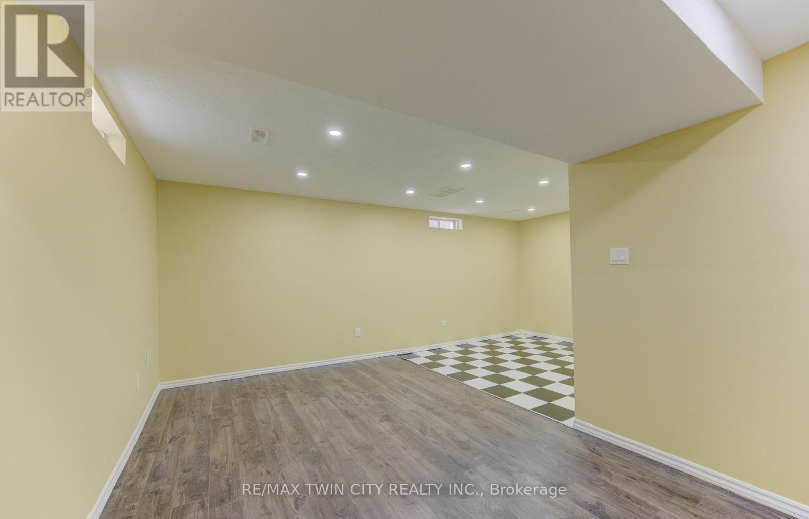 40 Red Clover Crescent S, Kitchener, Ontario  N2E 4G8 - Photo 25 - X12681830