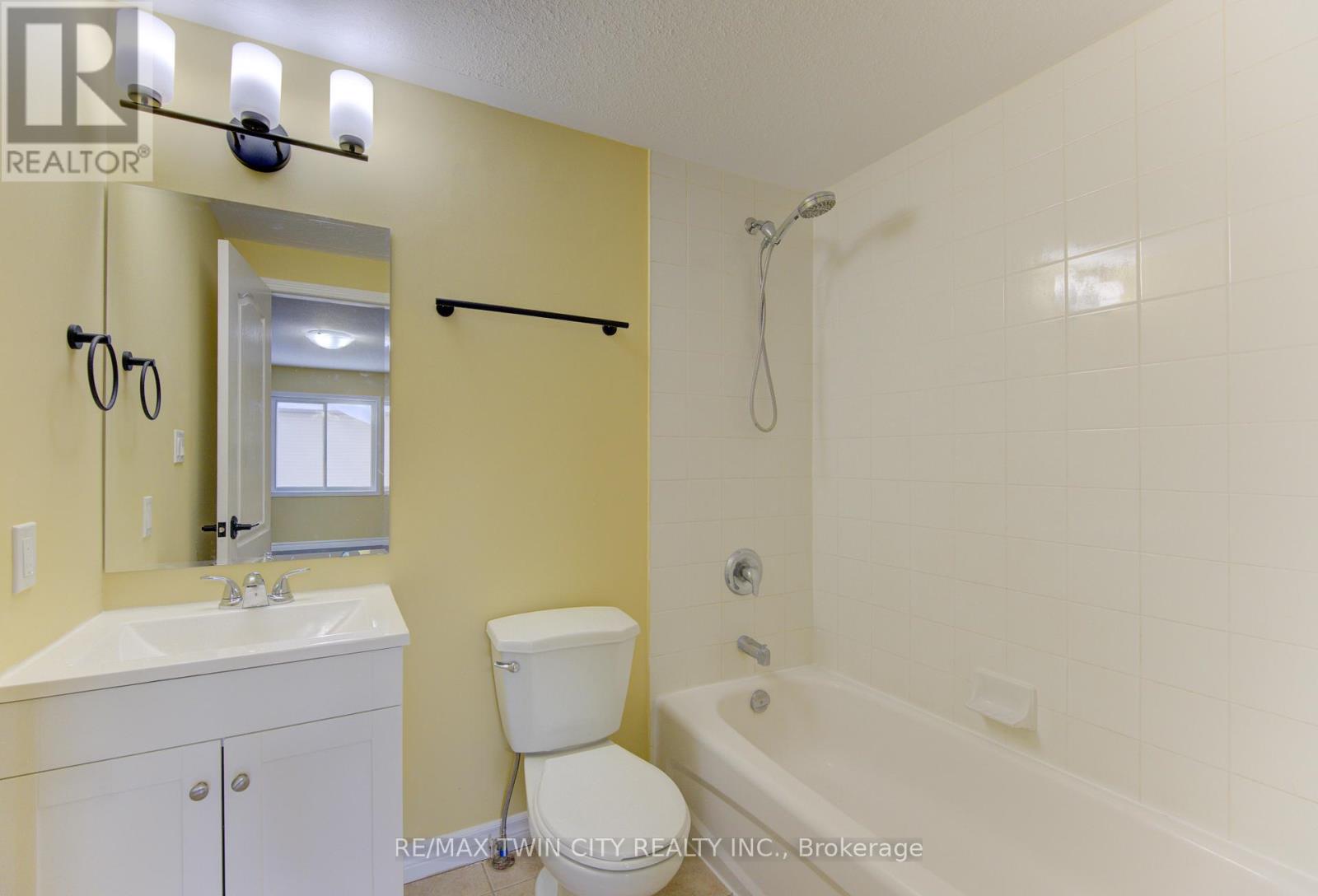 40 Red Clover Crescent S, Kitchener, Ontario  N2E 4G8 - Photo 29 - X12681830