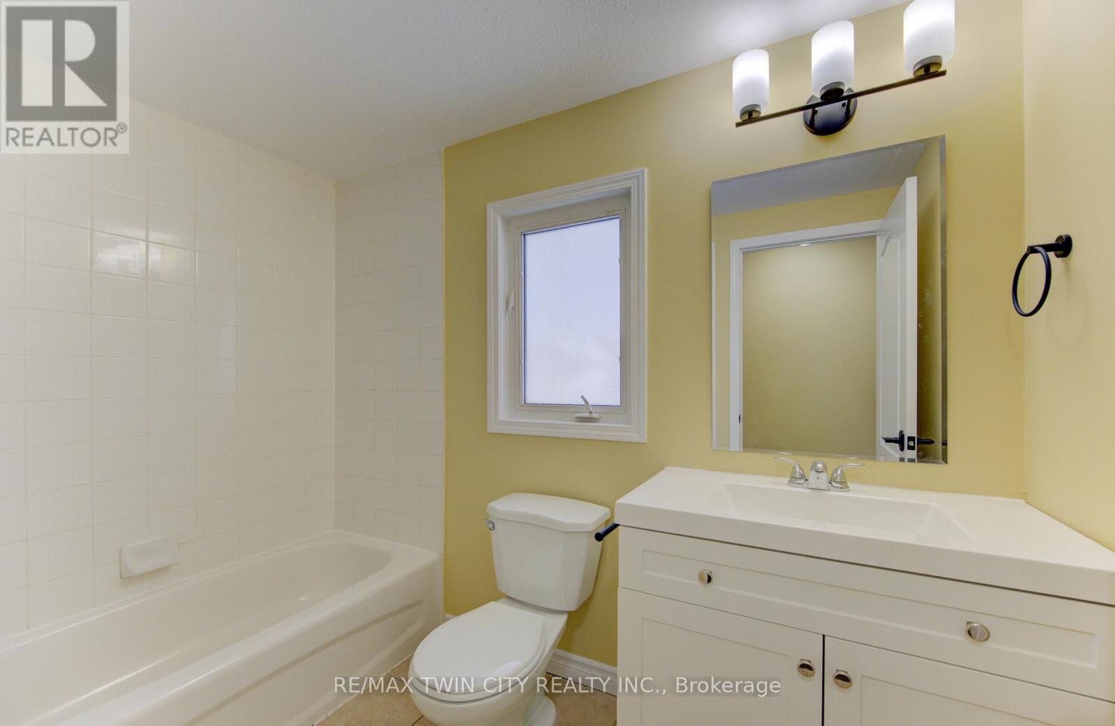 40 Red Clover Crescent S, Kitchener, Ontario  N2E 4G8 - Photo 34 - X12681830