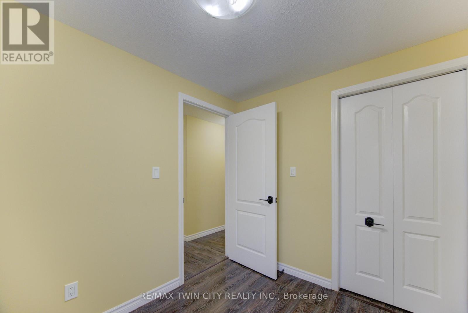 40 Red Clover Crescent S, Kitchener, Ontario  N2E 4G8 - Photo 36 - X12681830