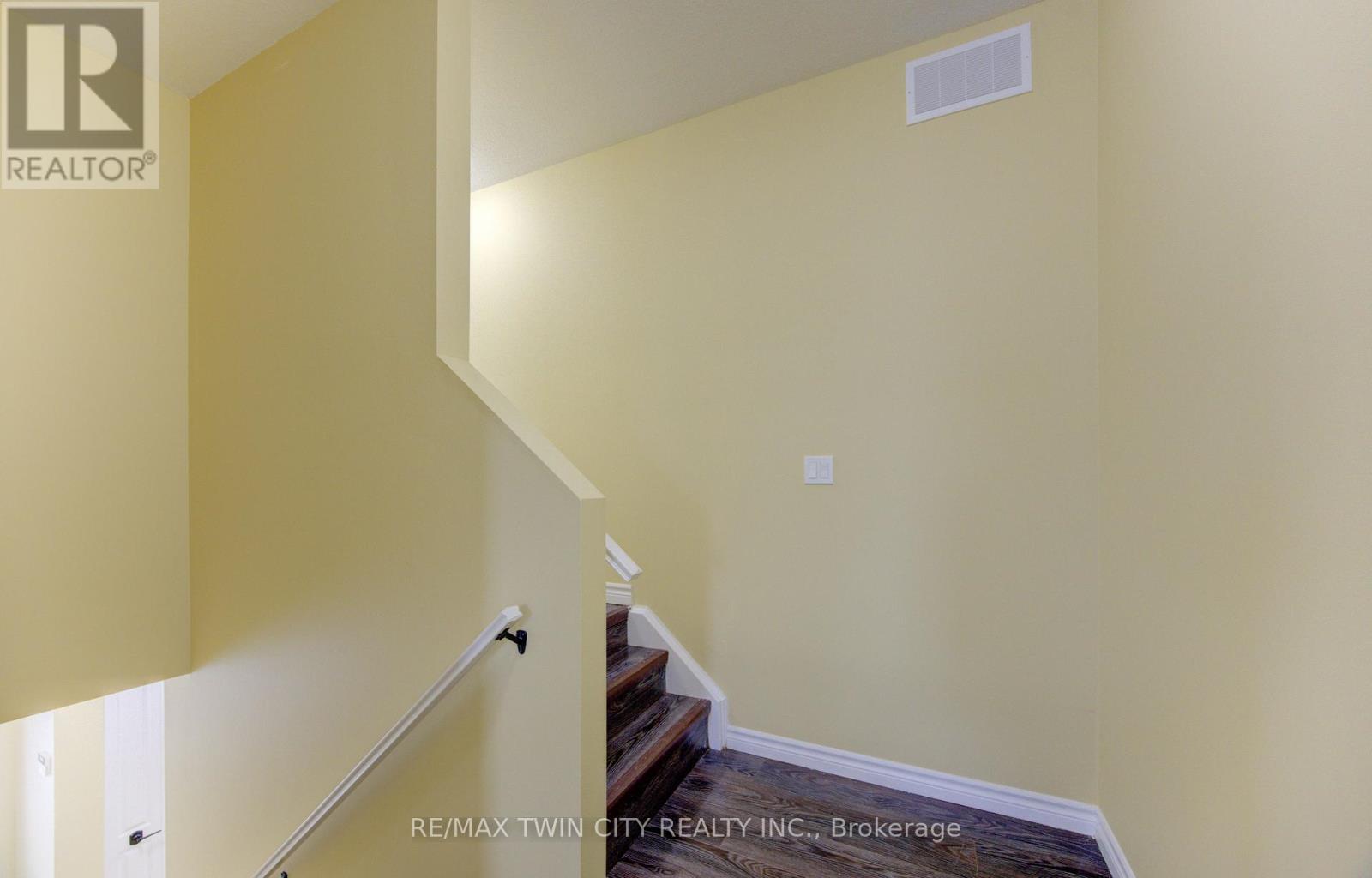 40 Red Clover Crescent S, Kitchener, Ontario  N2E 4G8 - Photo 38 - X12681830