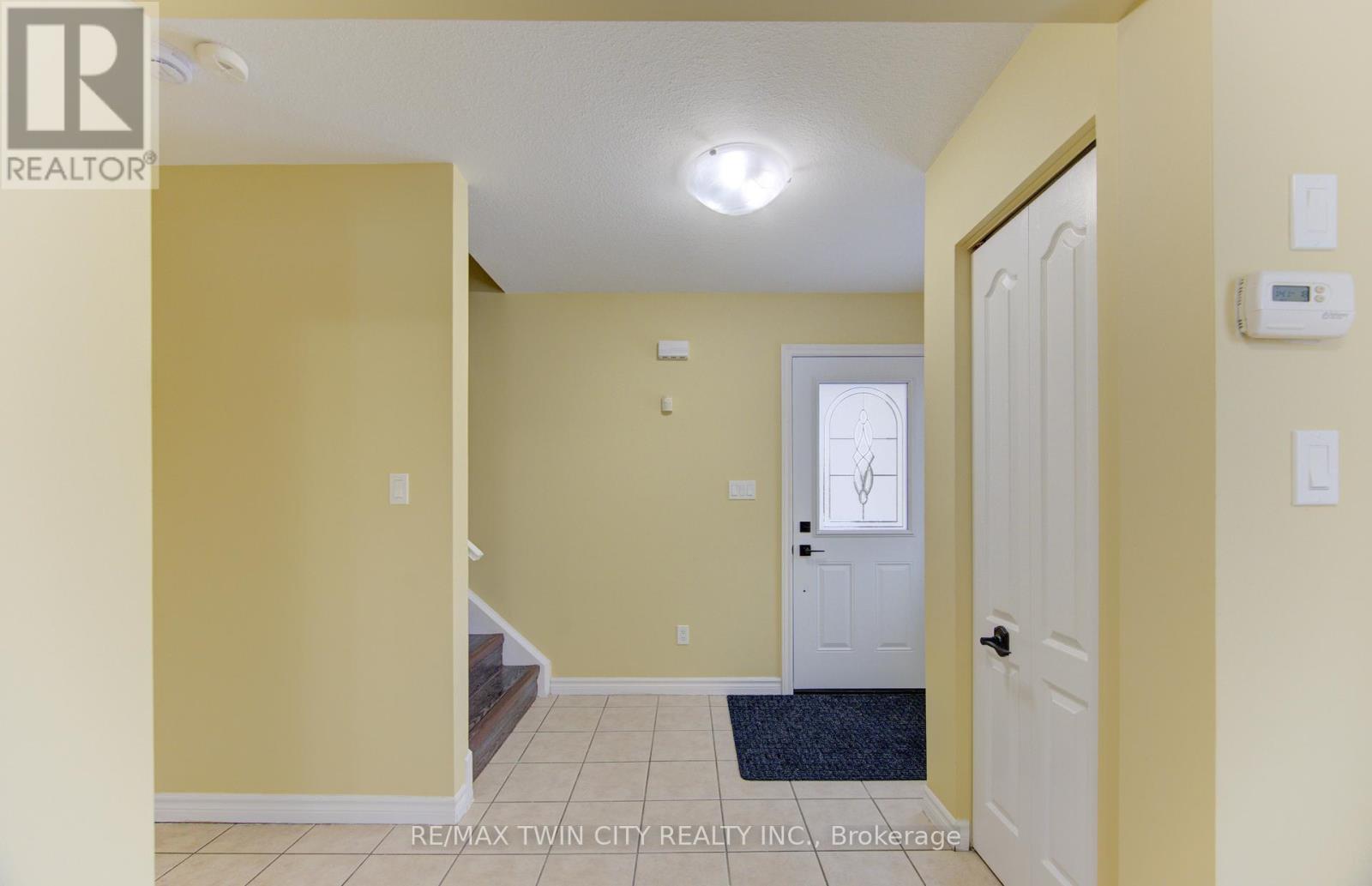 40 Red Clover Crescent S, Kitchener, Ontario  N2E 4G8 - Photo 6 - X12681830