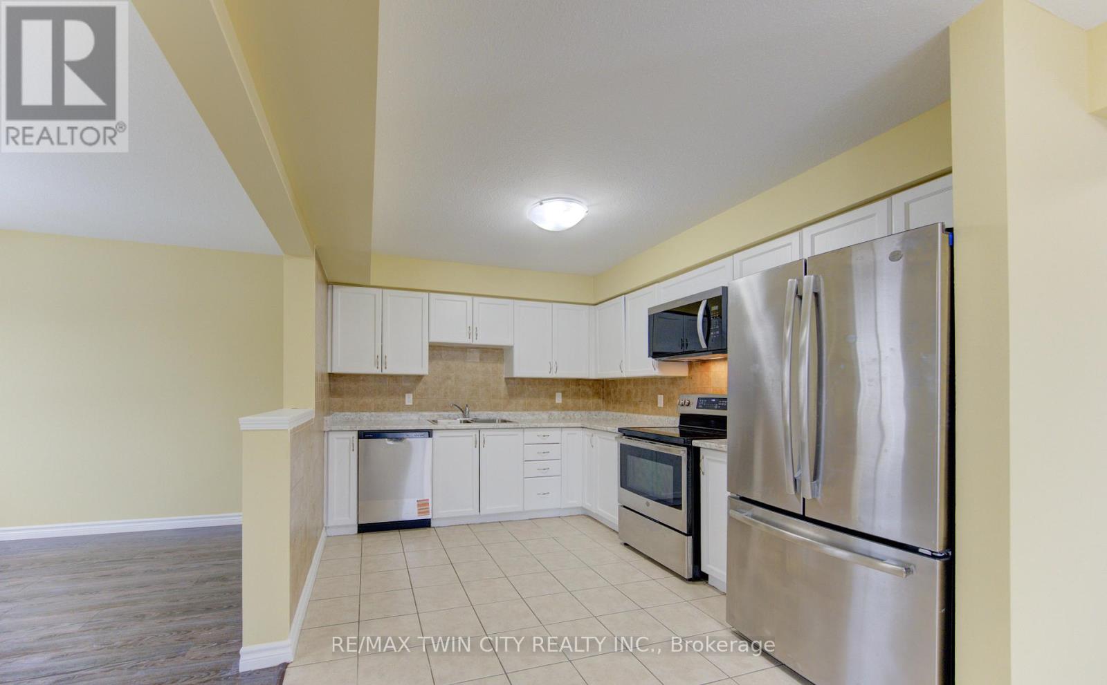 40 Red Clover Crescent S, Kitchener, Ontario  N2E 4G8 - Photo 8 - X12681830