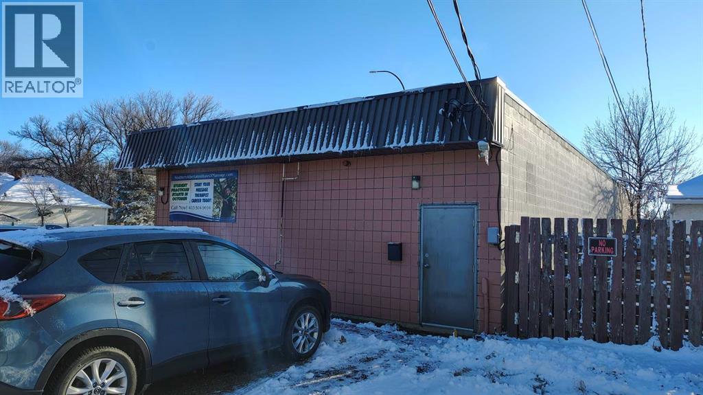 340 Maple Avenue Se, Medicine Hat, Alberta  T1A 7L5 - Photo 3 - A2272791