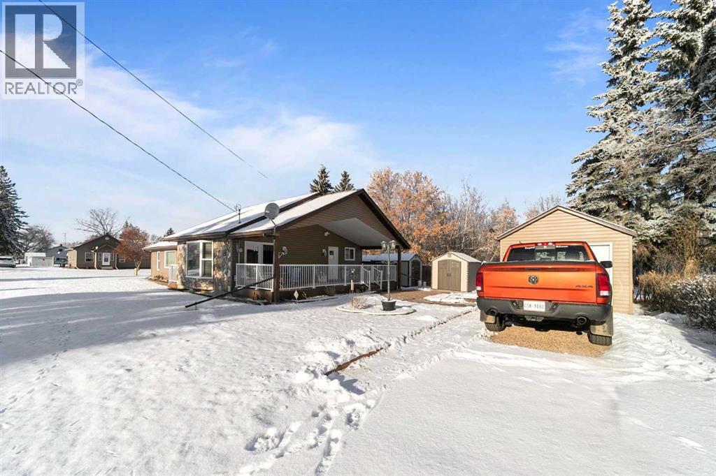 4802 51 Avenue, Strome, Alberta  T0B 4H0 - Photo 2 - A2272253