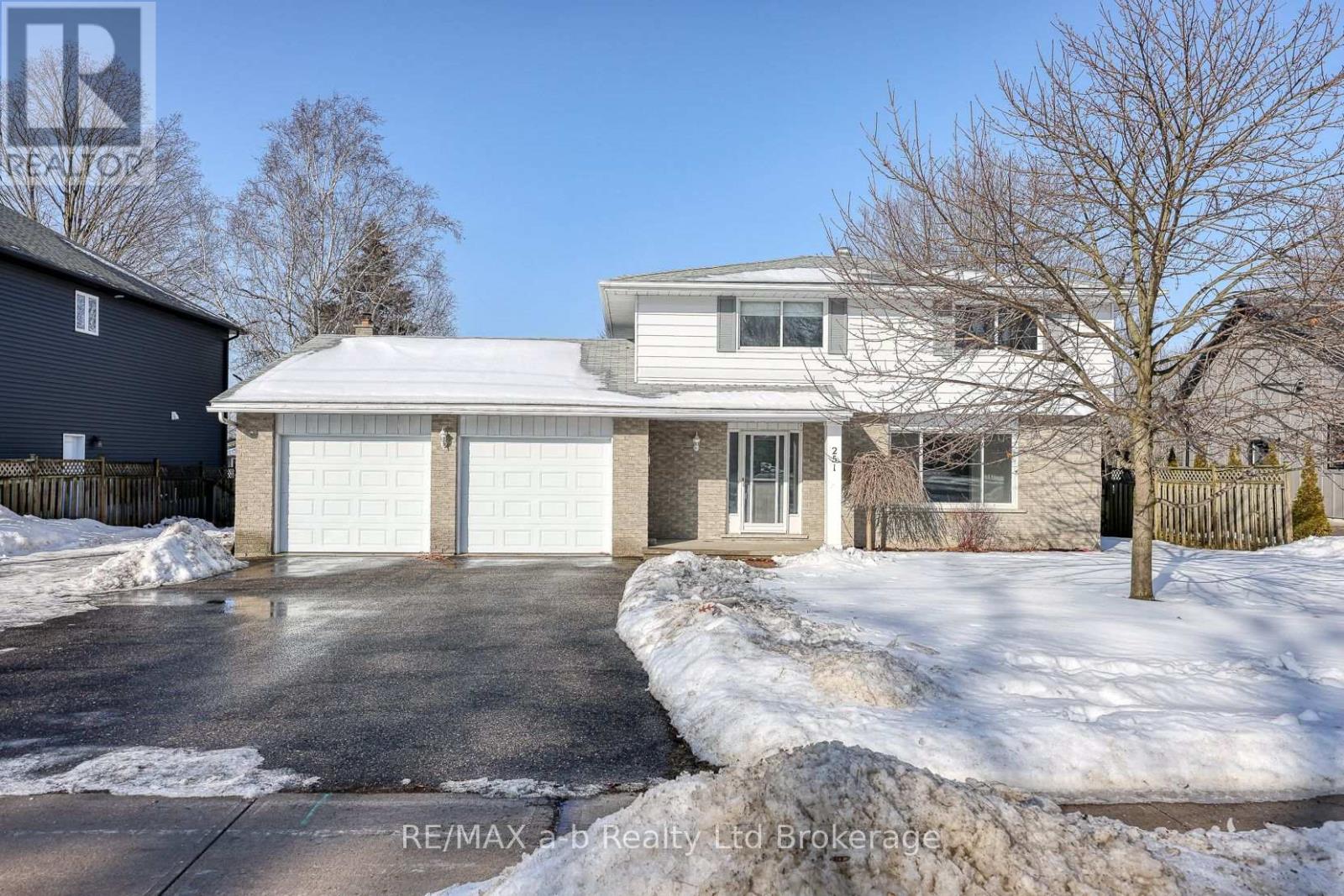 251 King Street E, Ingersoll, Ontario  N5C 1H4 - Photo 1 - X12671774