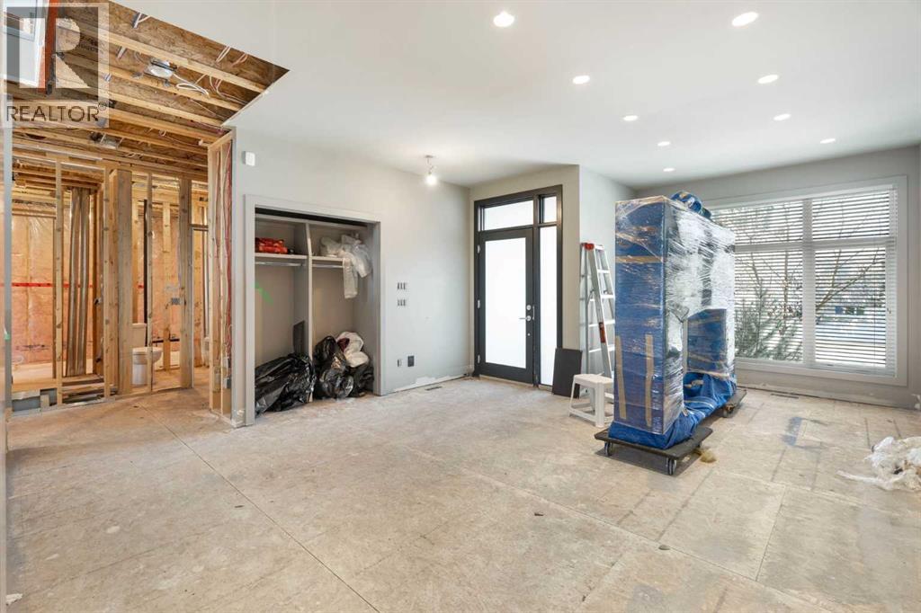 18 West Point Mews Sw, Calgary, Alberta  T3H 0X4 - Photo 5 - A2277666